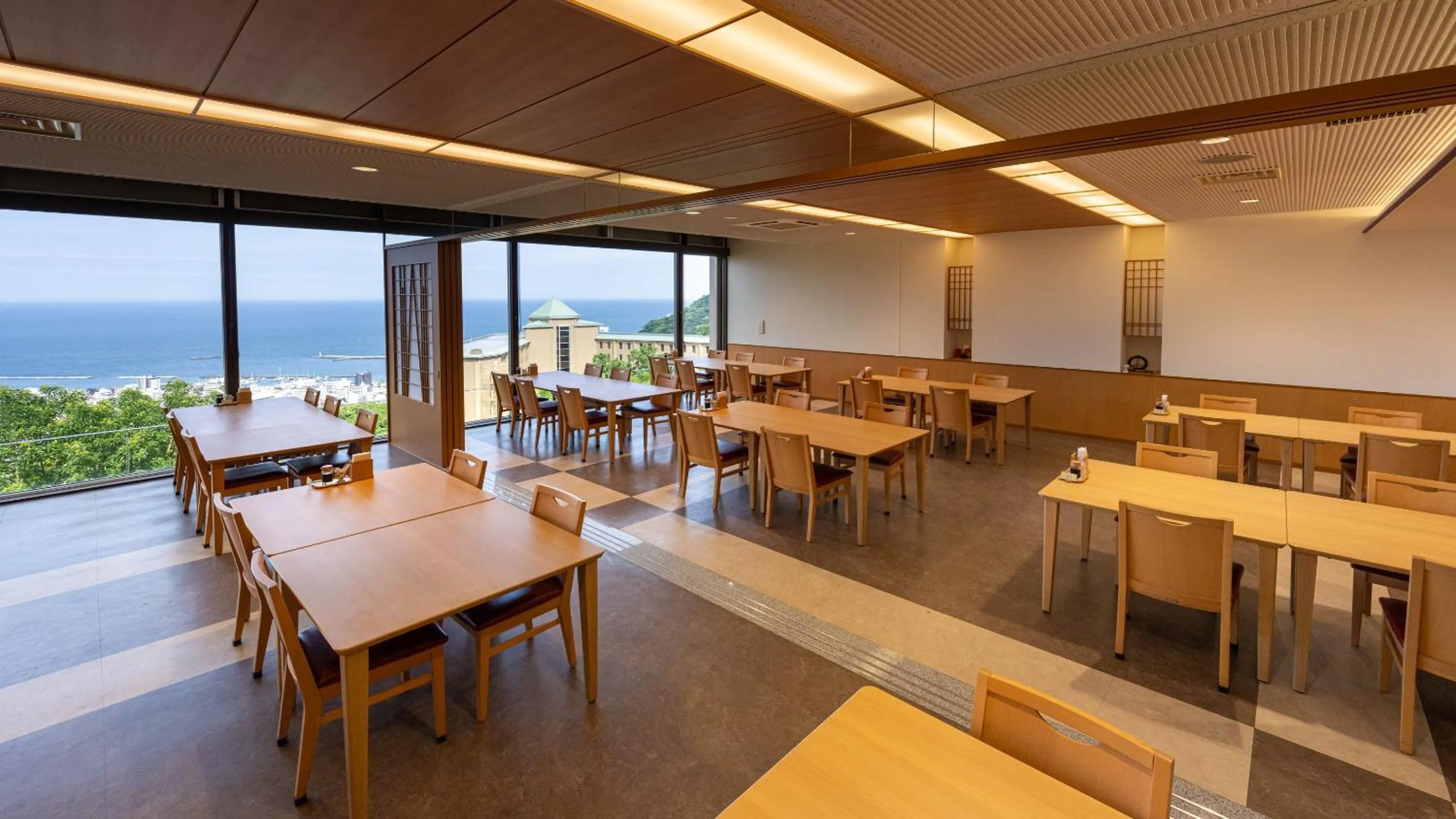 Restaurant/places to eat in KAMENOI HOTEL Atami Annex