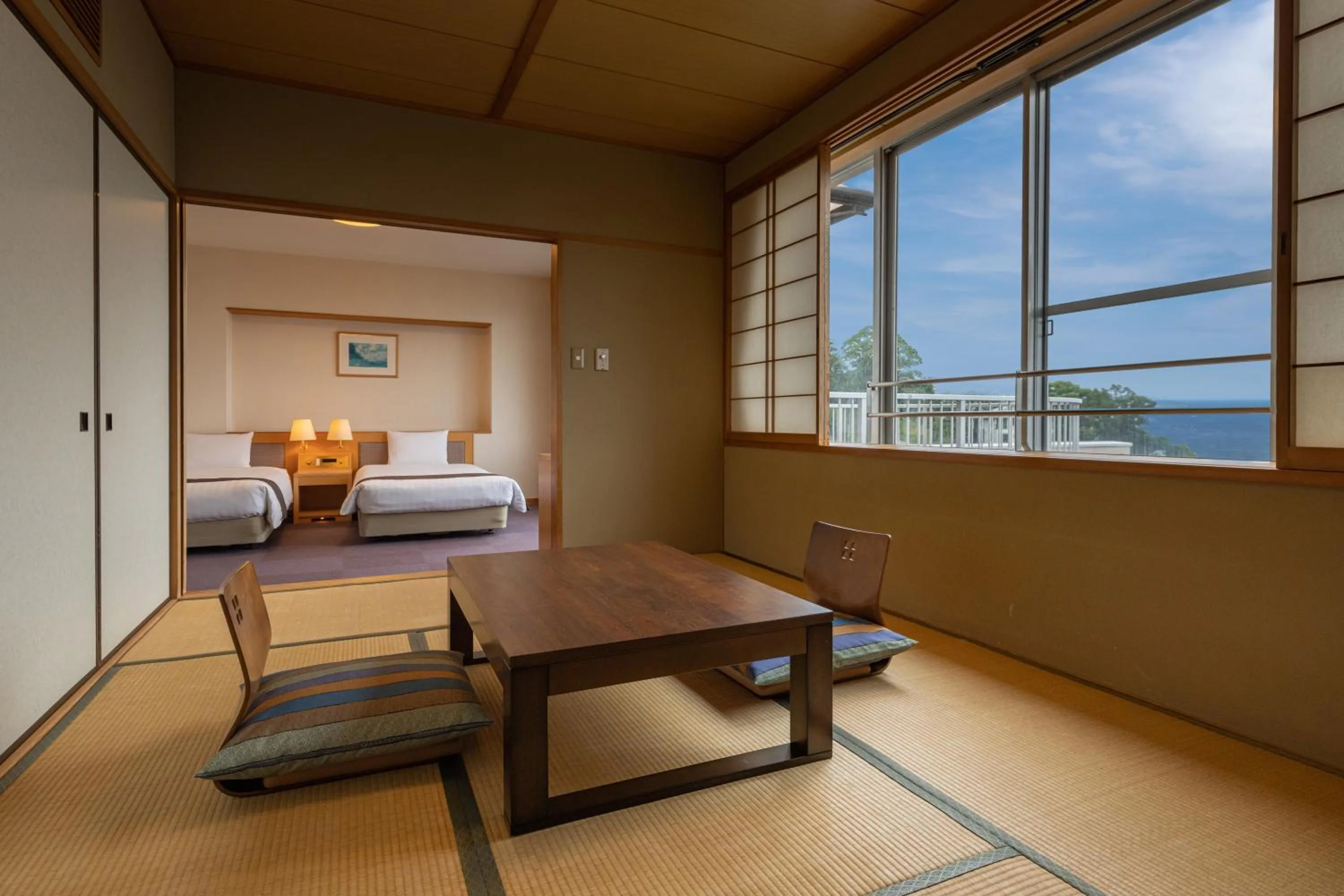 Photo of the whole room, Bed in KAMENOI HOTEL Atami Annex