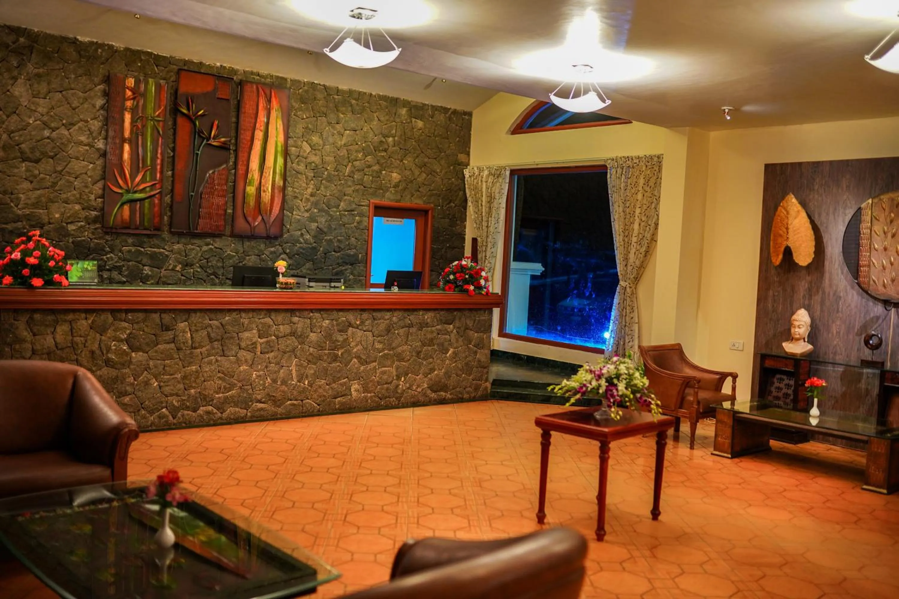 Lobby or reception in La Montana by TGI