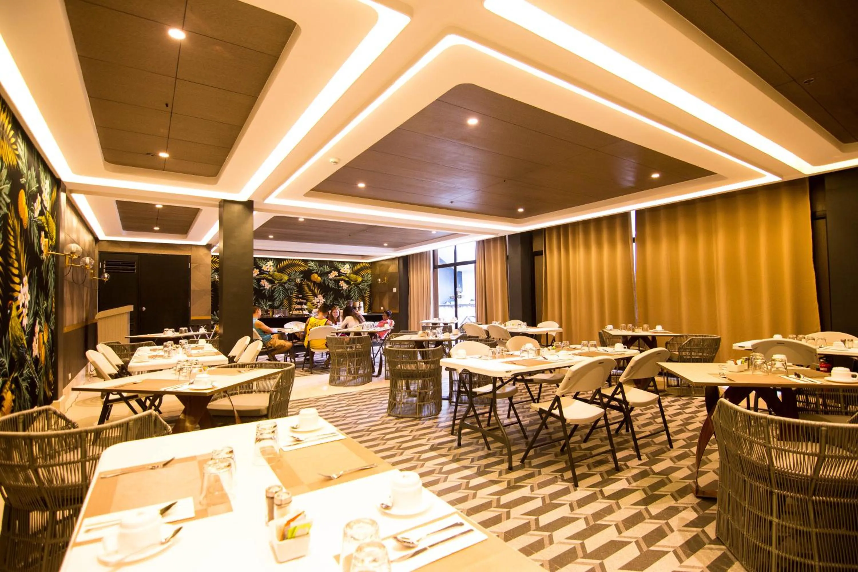 Restaurant/places to eat in Pinnacle Boracay