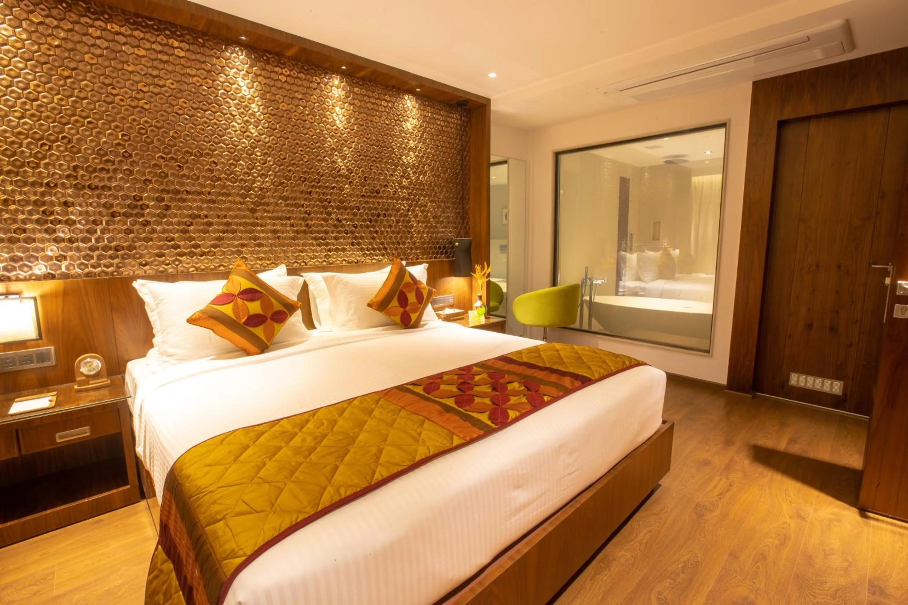 View (from property/room), Bed in Hotel Span International