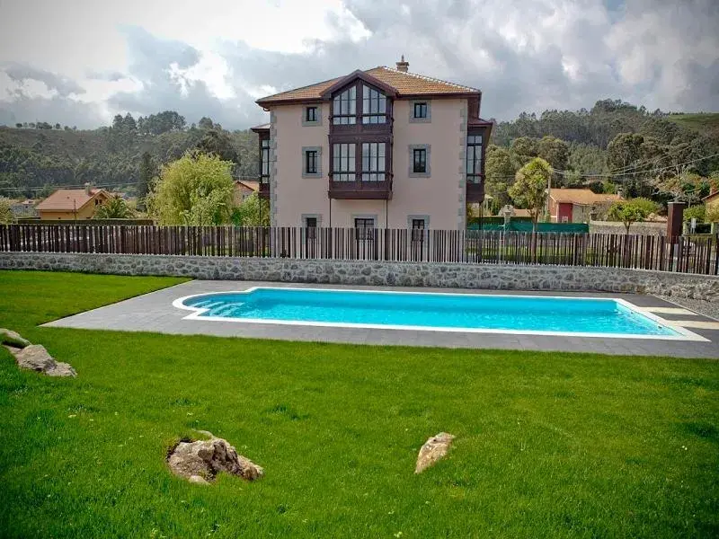 Swimming pool in Hotel Villa Marrón Swimming pool in Hotel Villa Marrón