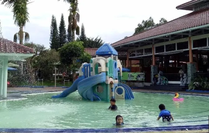 Swimming pool in Villa Miky Kota Bunga Puncak Cianjur Bogor