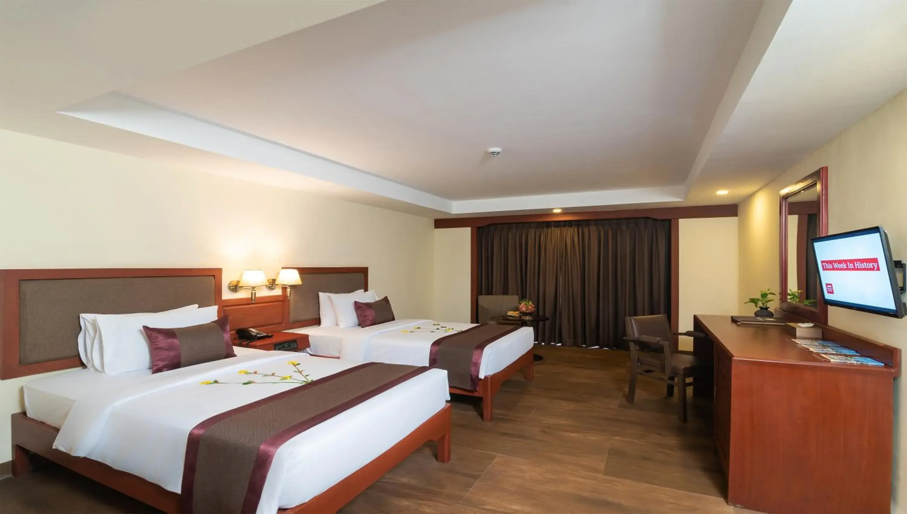 Deluxe Triple Room in Hotel De La Renaissance Deluxe Triple Room in Hotel De La Renaissance