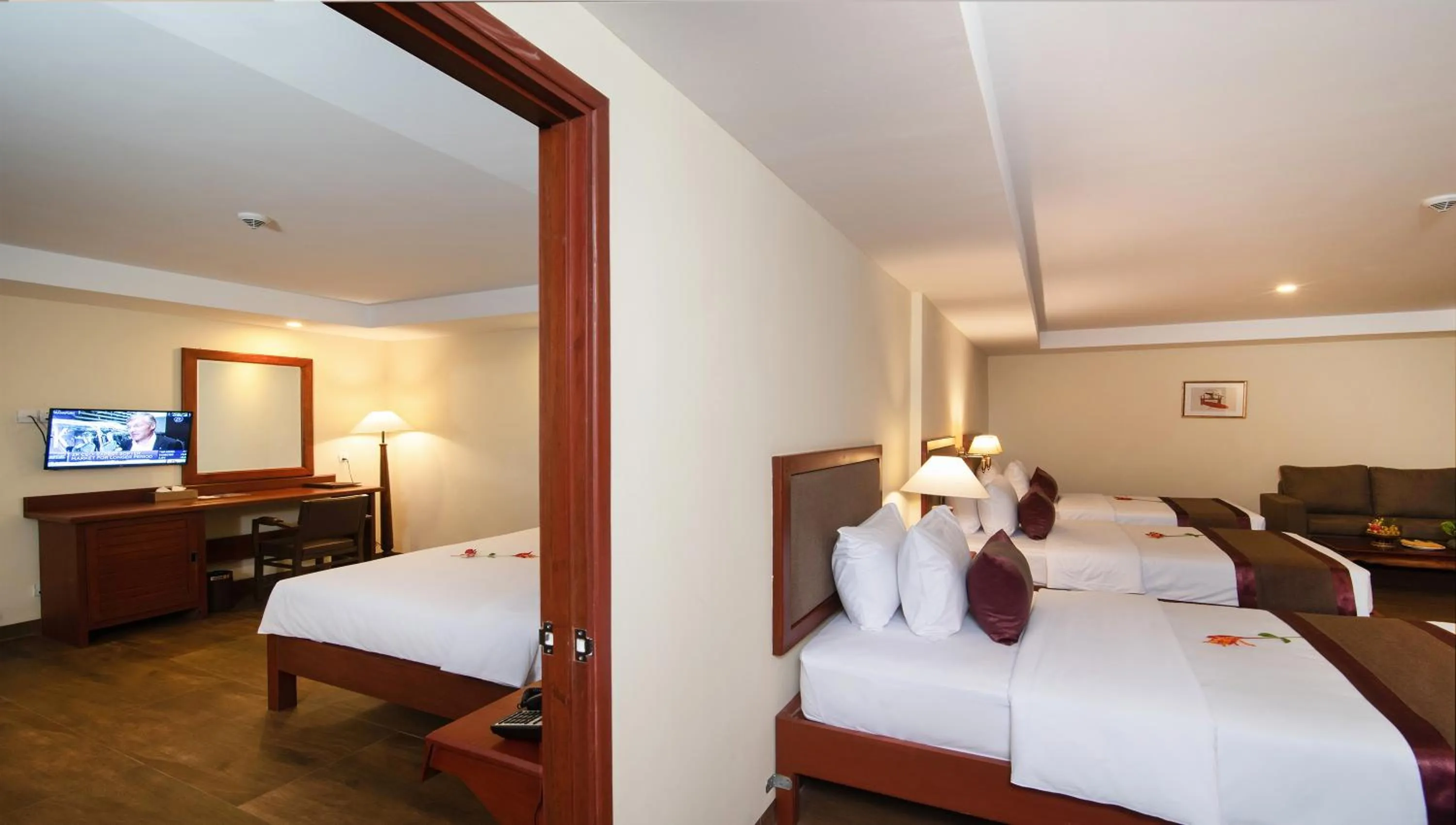 Family, Bed in Hotel De La Renaissance