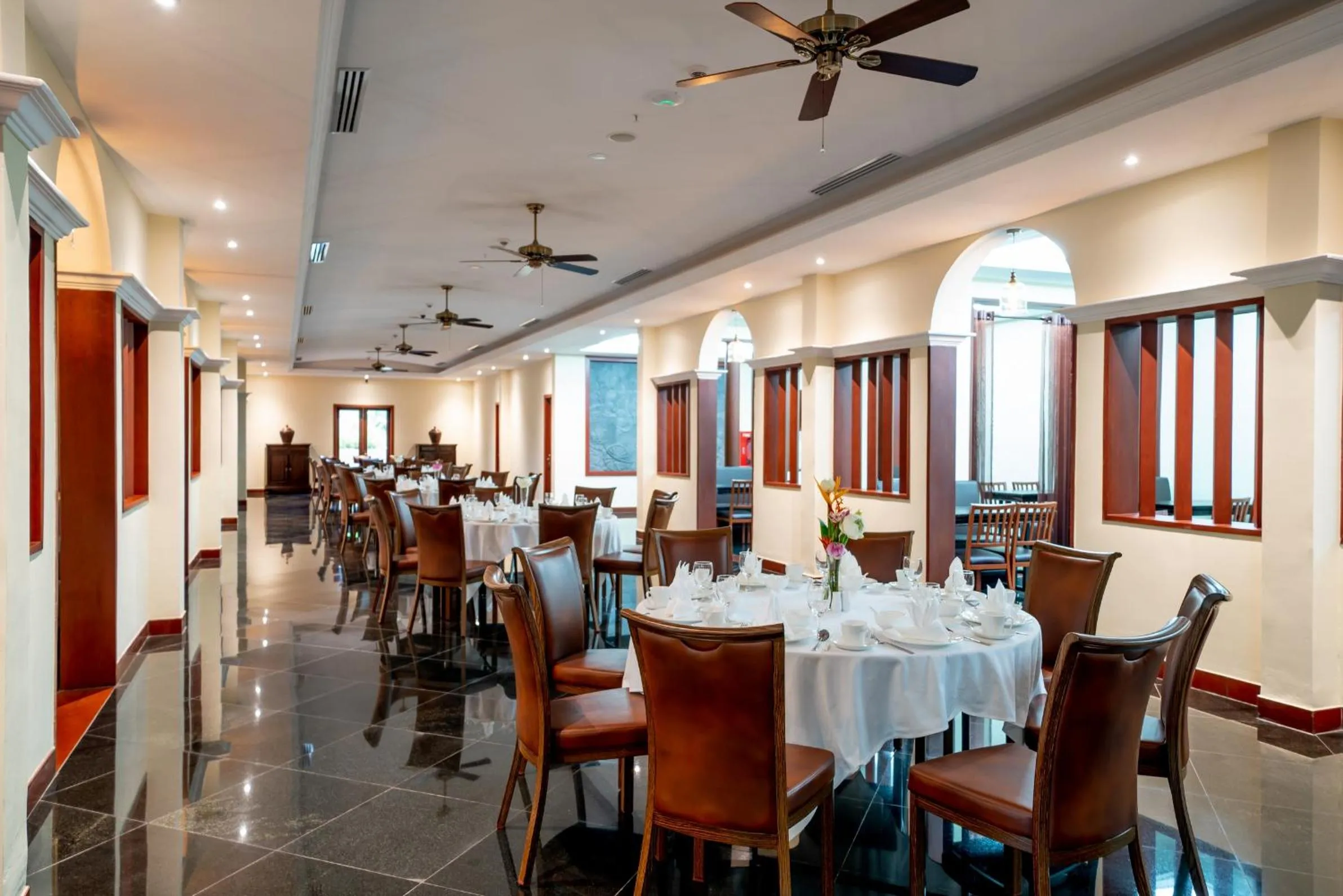 Dining area in Hotel De La Renaissance