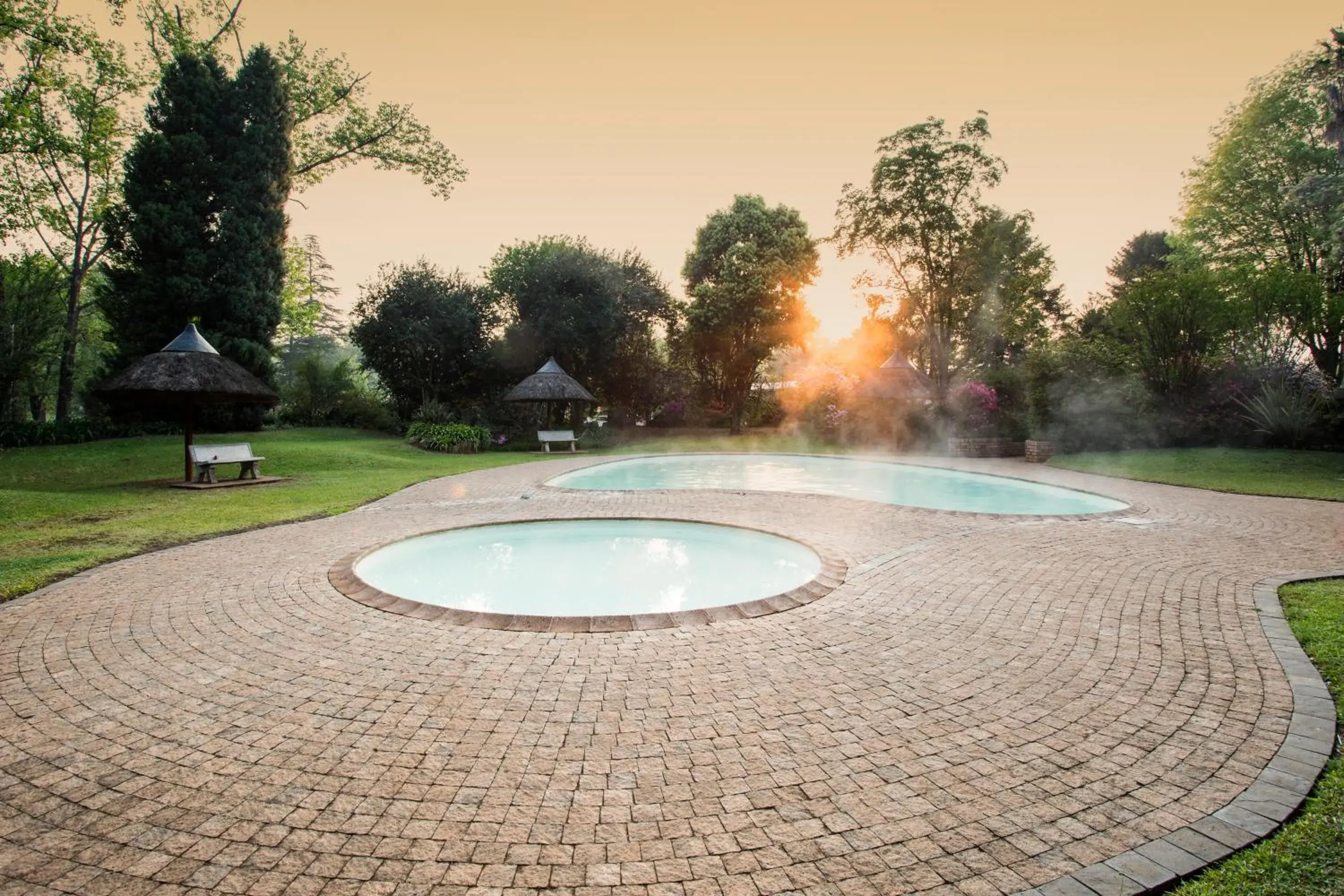 Swimming pool in Merry Pebbles Resort Swimming pool in Merry Pebbles Resort