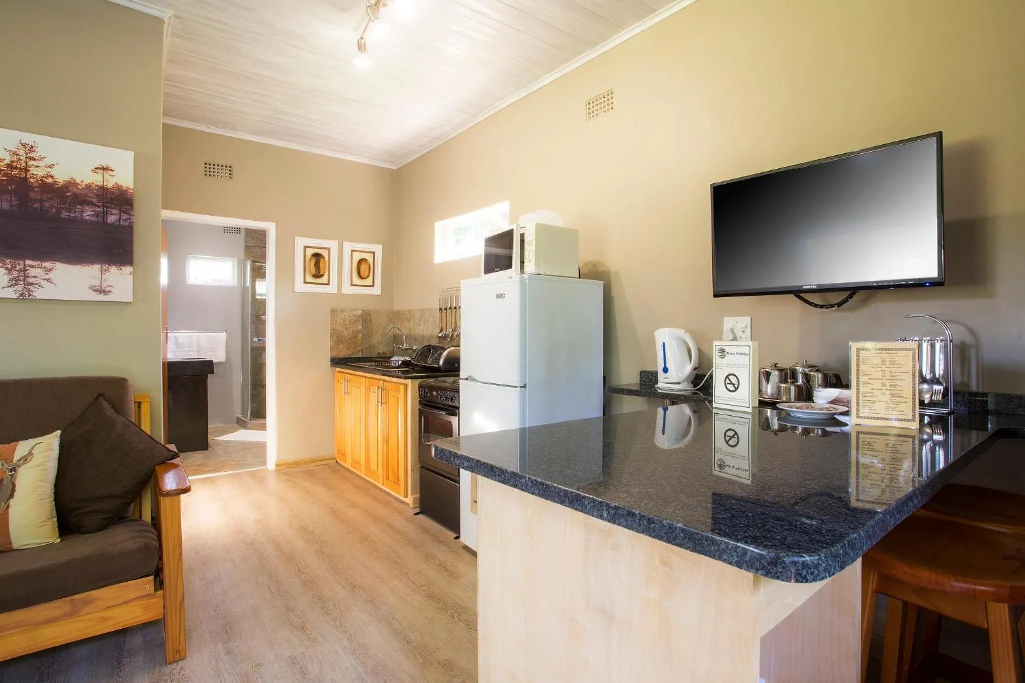 Kitchen or kitchenette in Merry Pebbles Resort