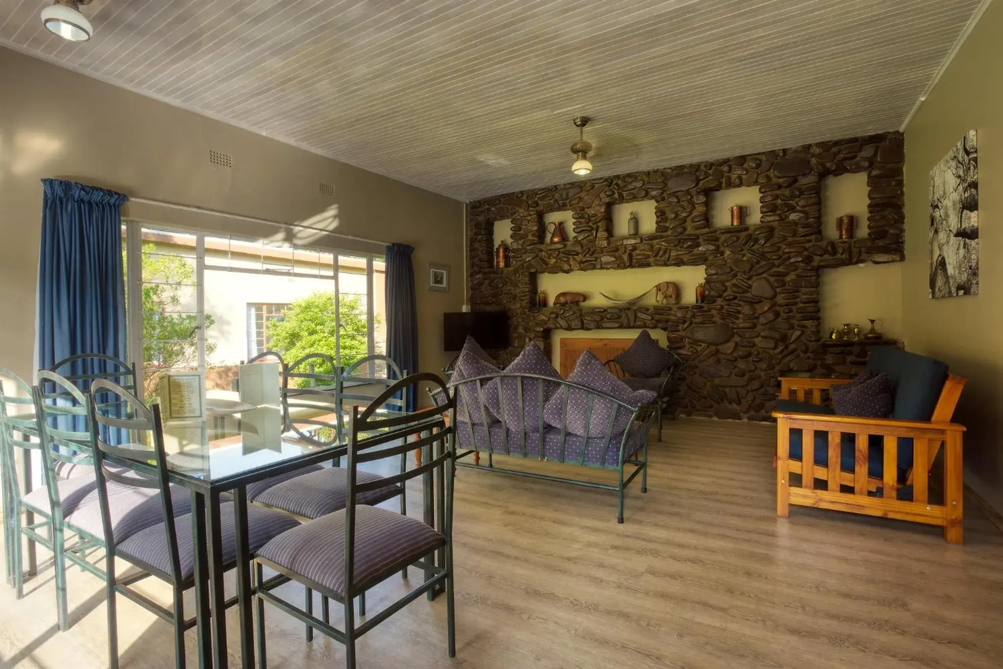 Living room in Merry Pebbles Resort Living room in Merry Pebbles Resort