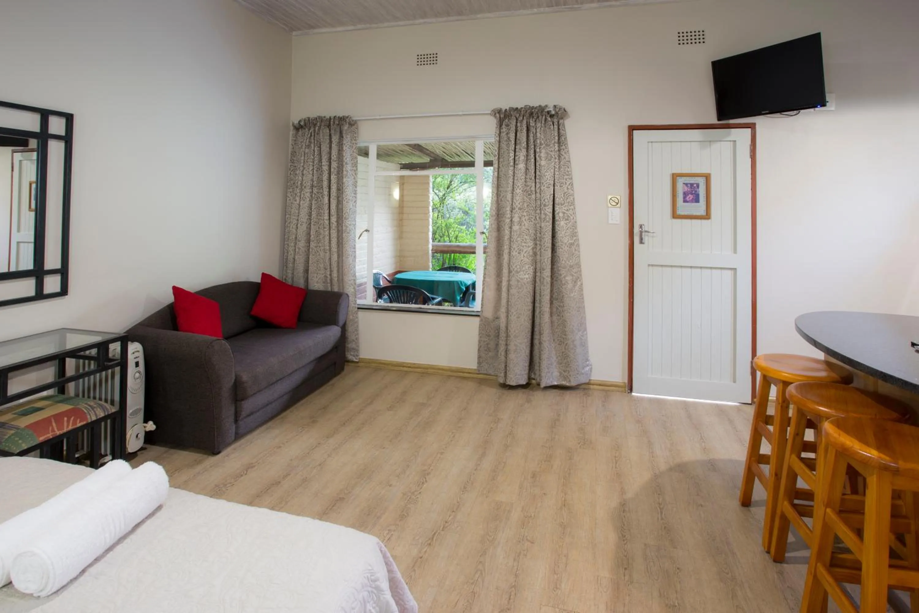 bunk bed, Bed in Merry Pebbles Resort