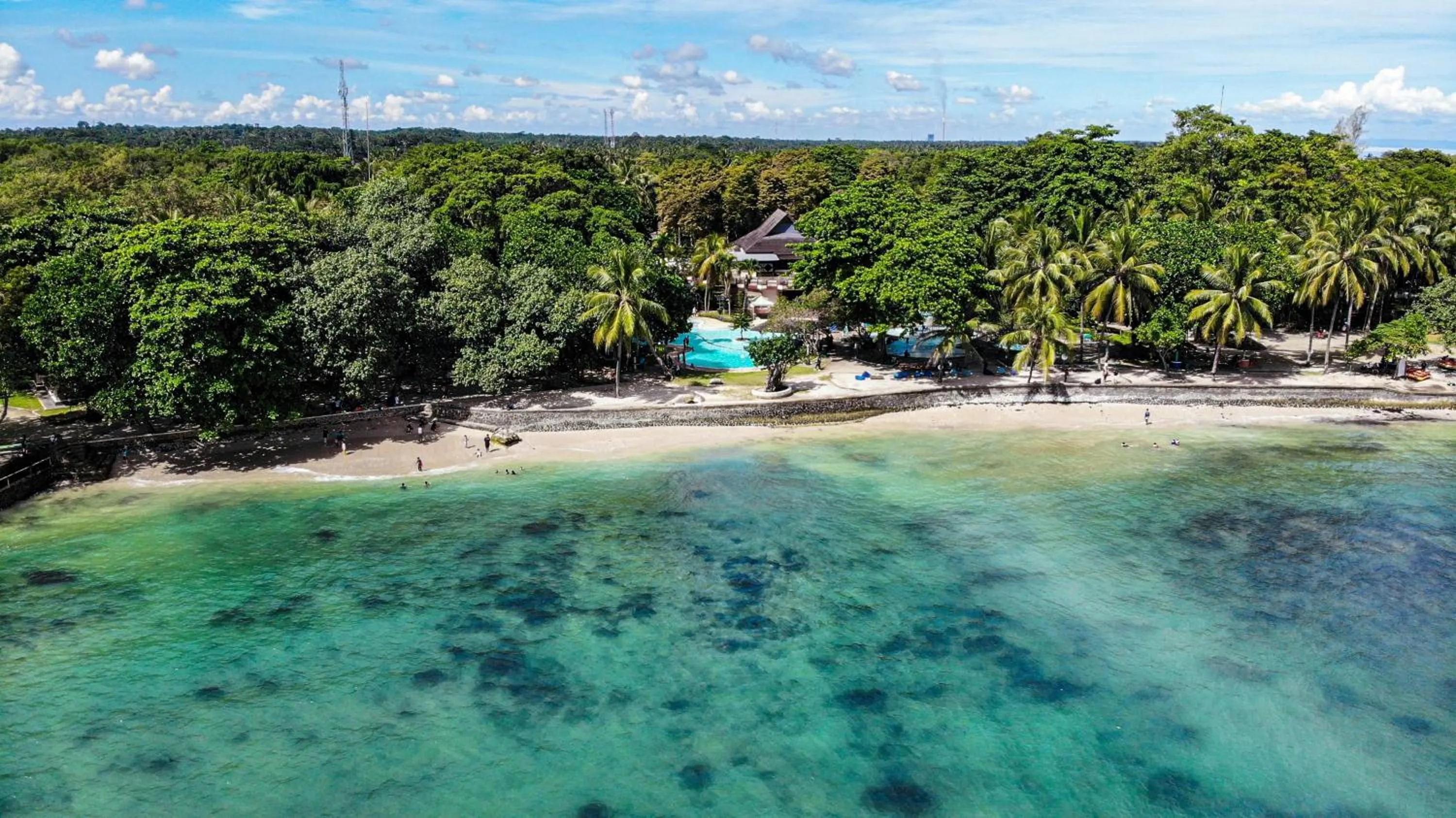 Beach in Mutiara Carita Cottages