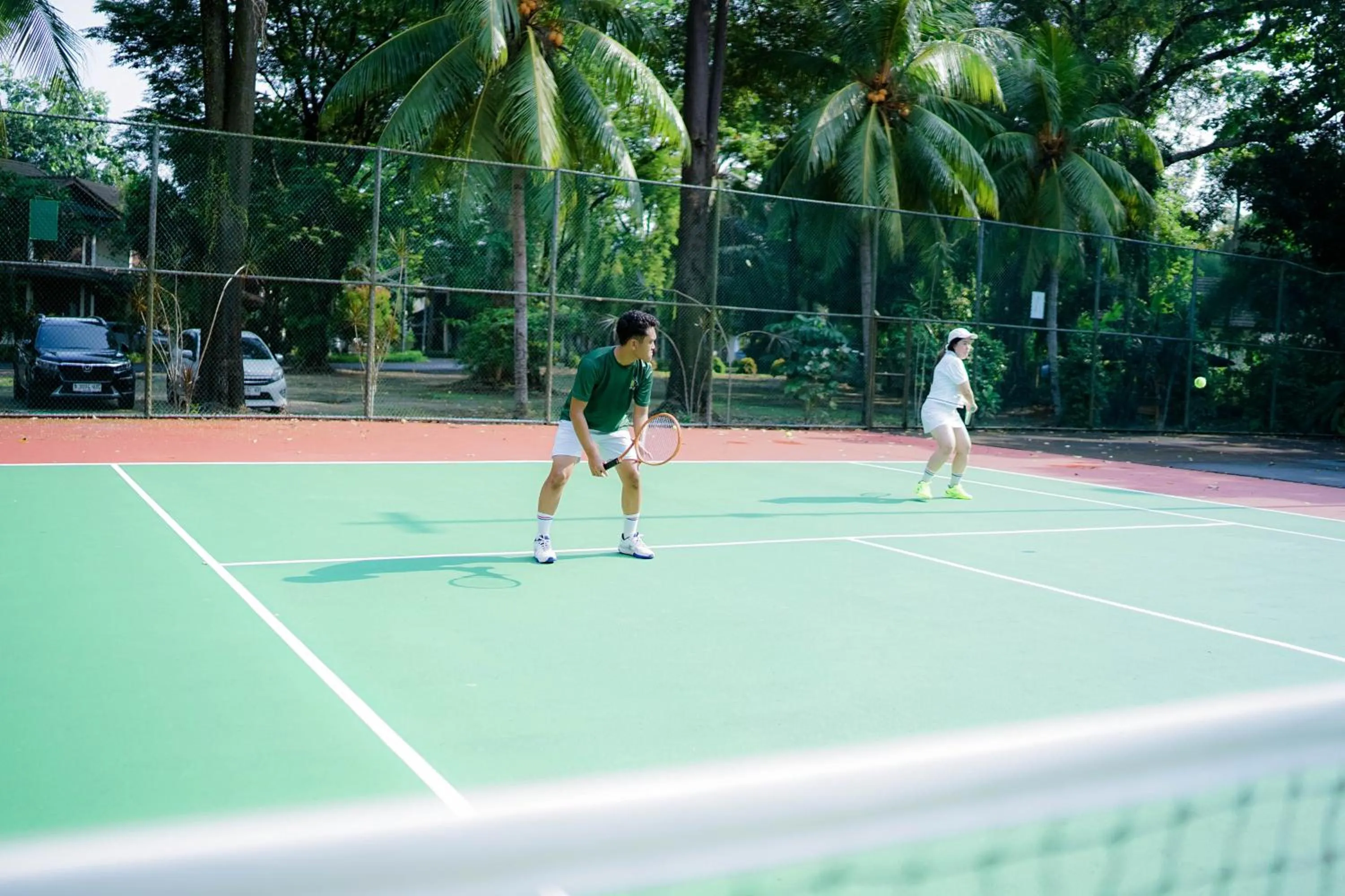 Tennis court in Mutiara Carita Cottages