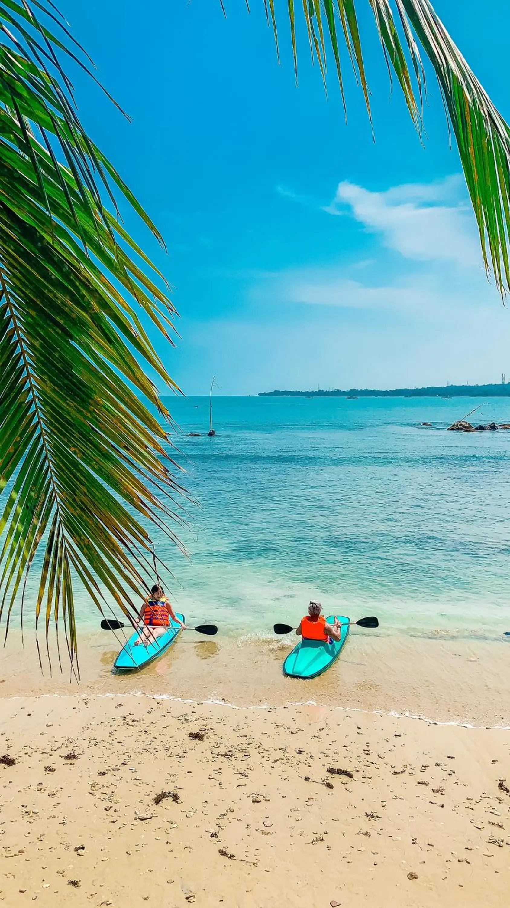 Beach in Mutiara Carita Cottages