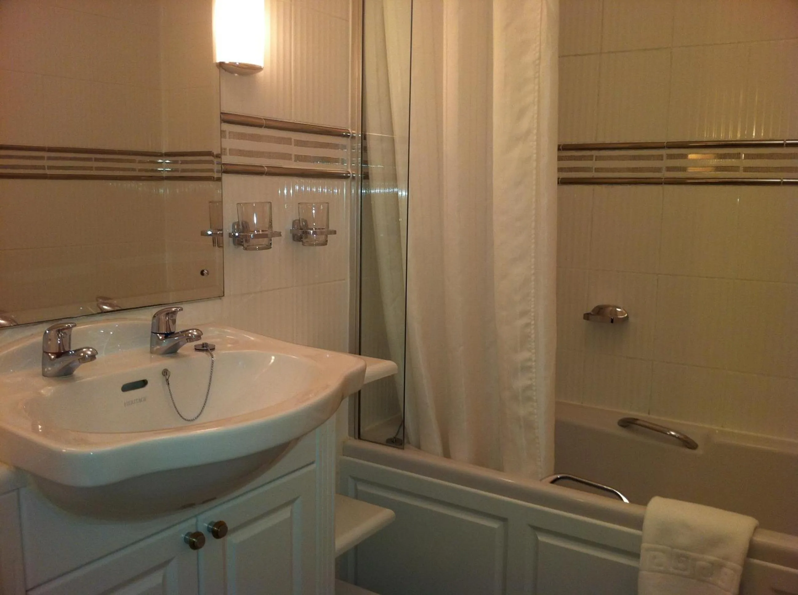 Bathroom in Glengarry Castle Hotel