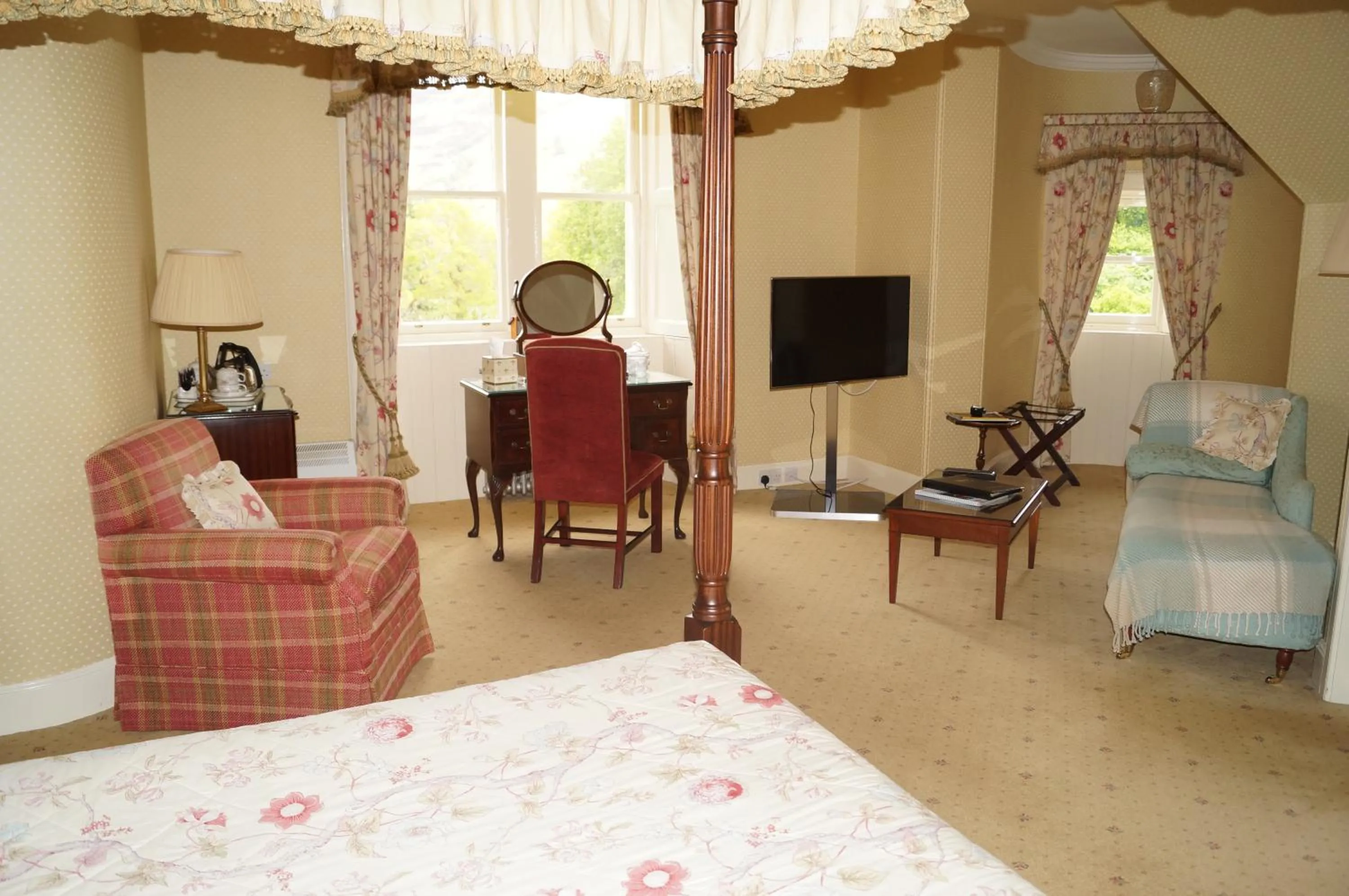 Bedroom in Glengarry Castle Hotel