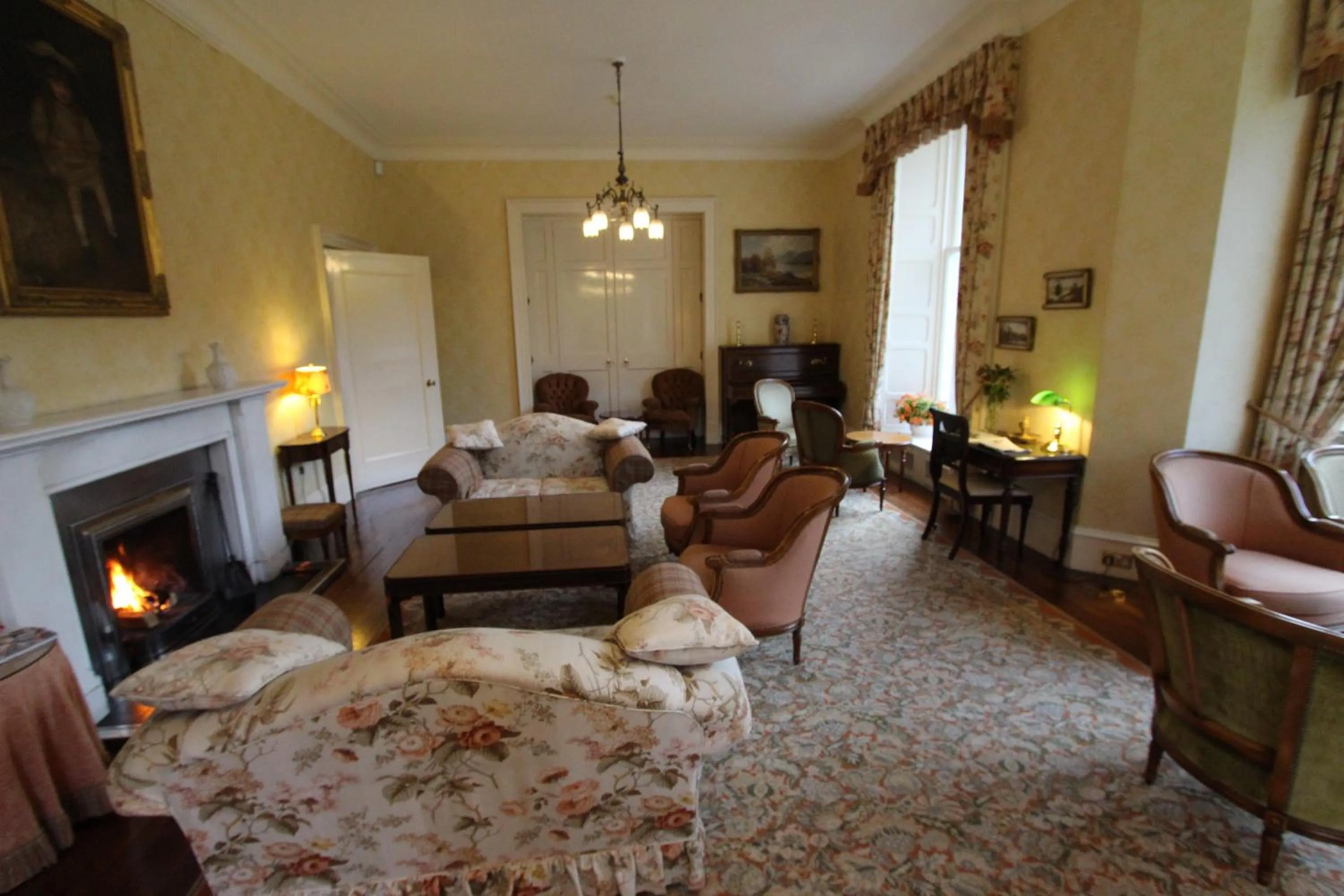 Communal lounge/ TV room in Glengarry Castle Hotel