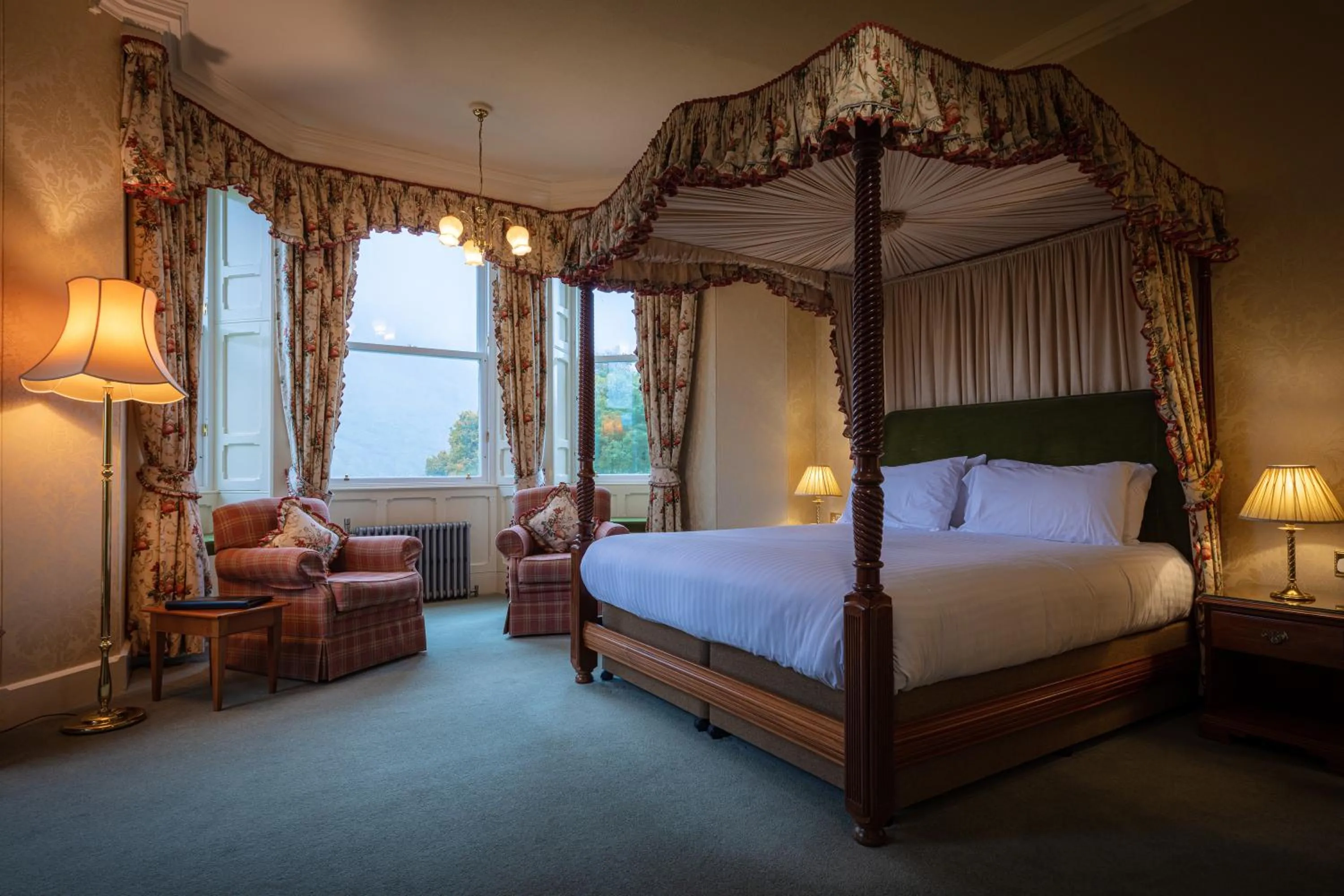 Bedroom, Bed in Glengarry Castle Hotel