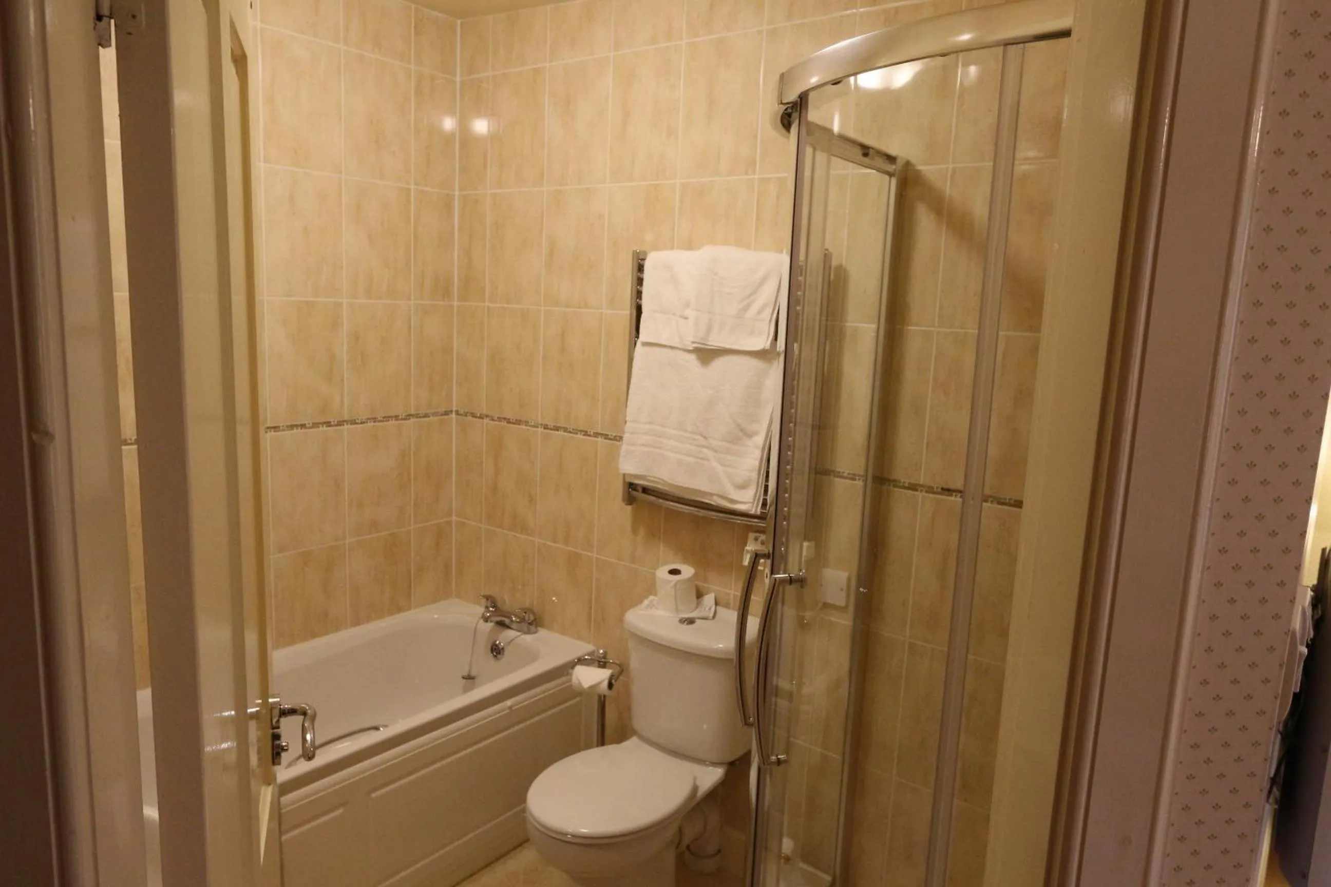 Bathroom in Glengarry Castle Hotel