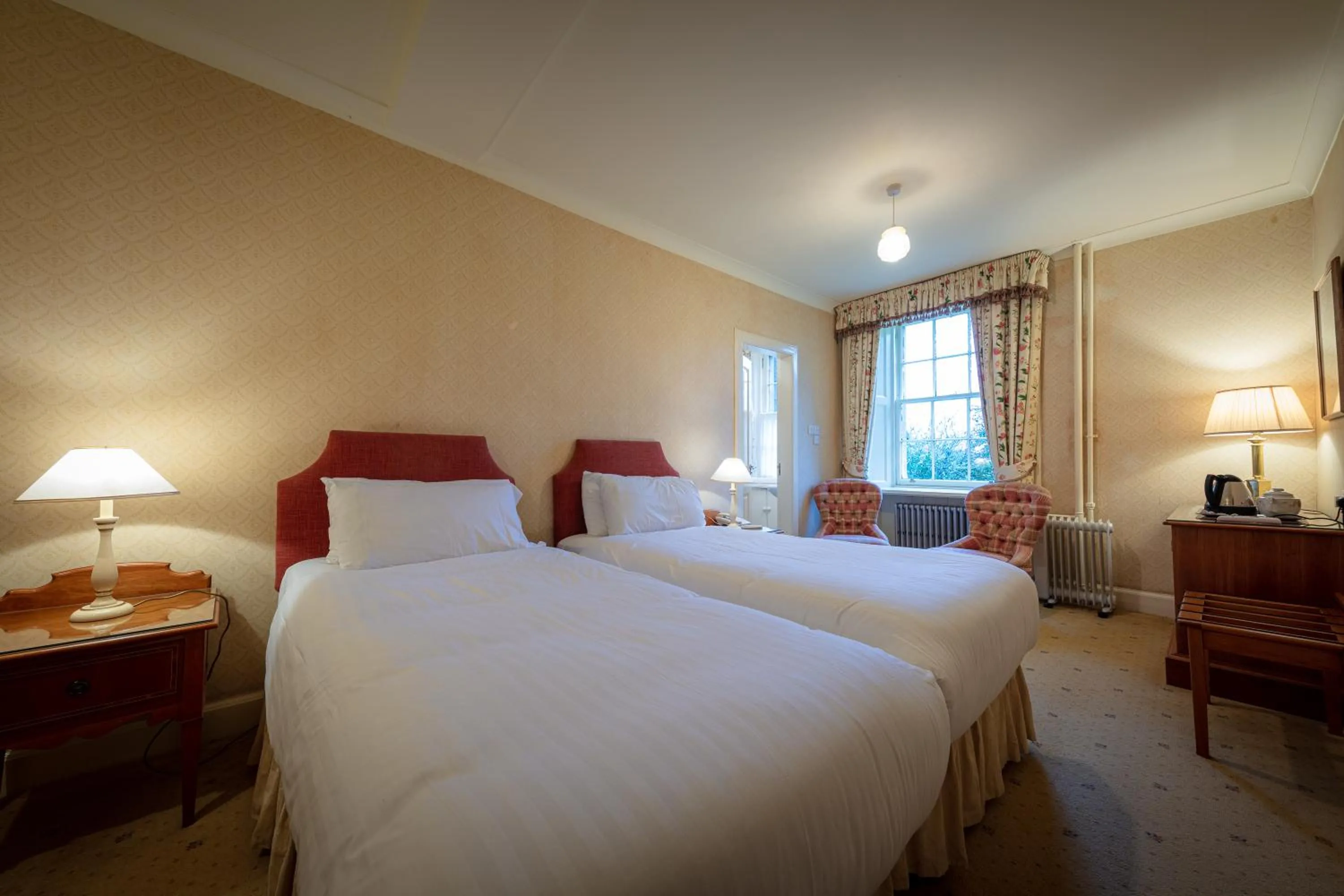 Bedroom, Bed in Glengarry Castle Hotel