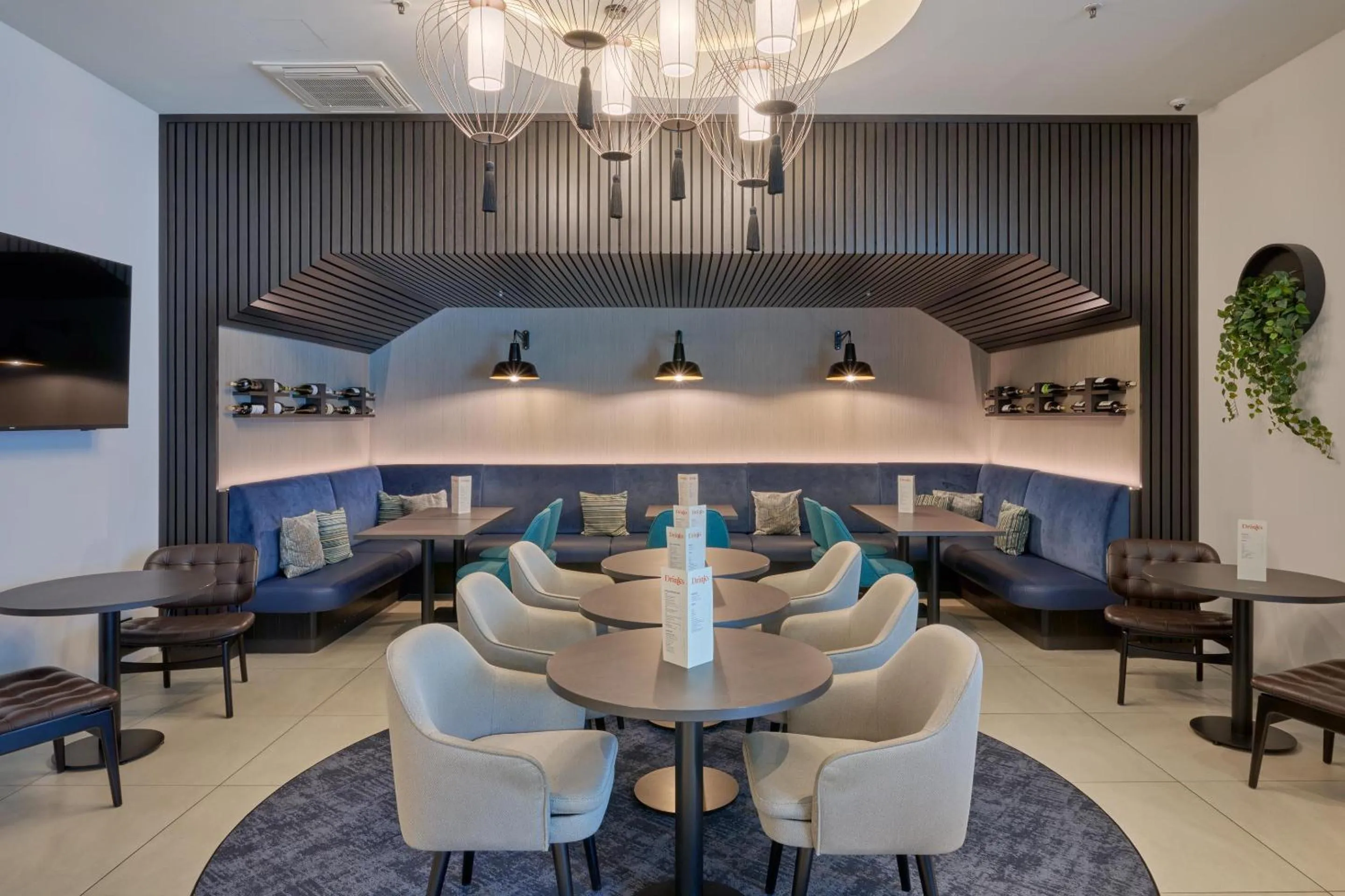 Lobby or reception in Premier Inn Würzburg