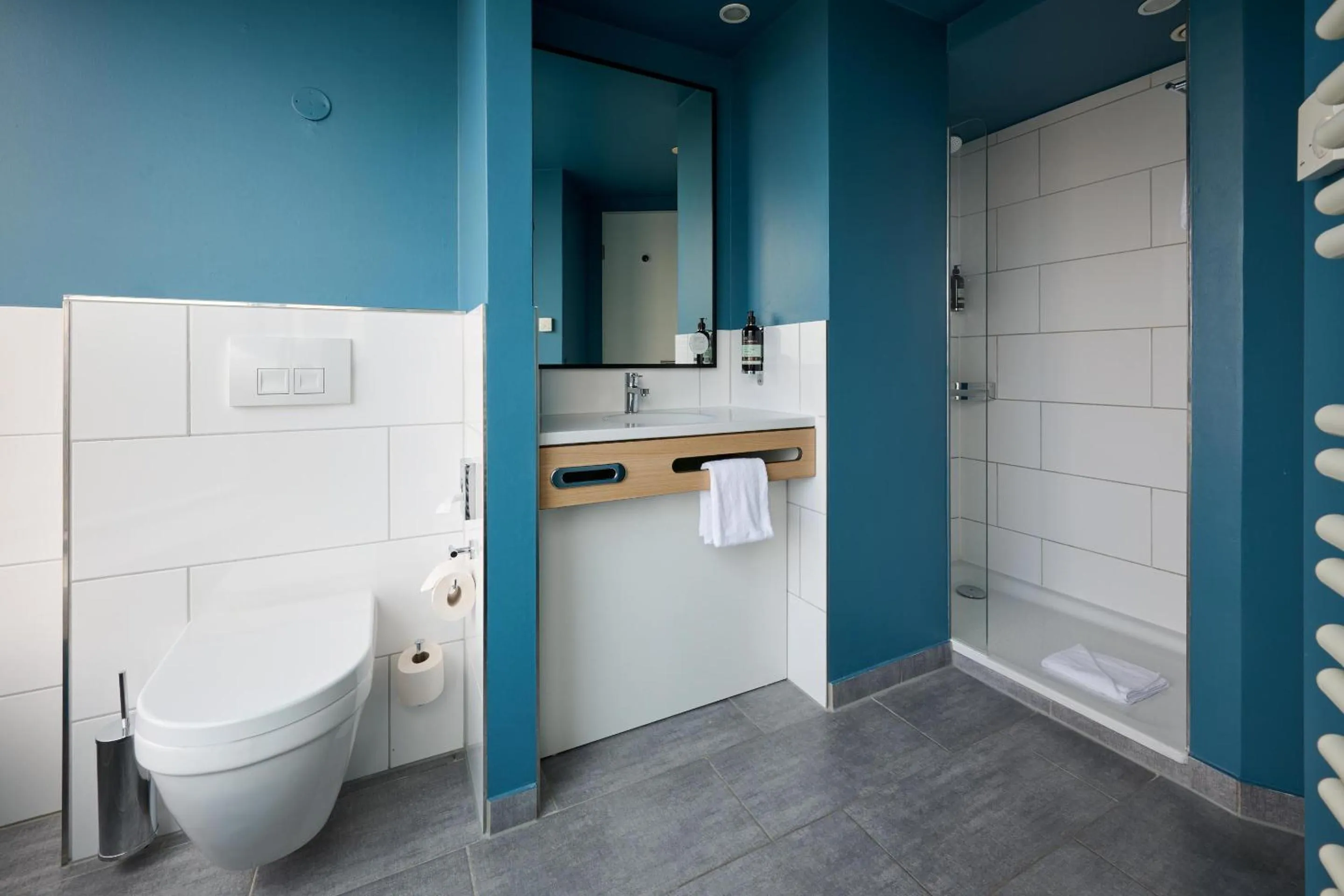 Bathroom in Premier Inn Würzburg