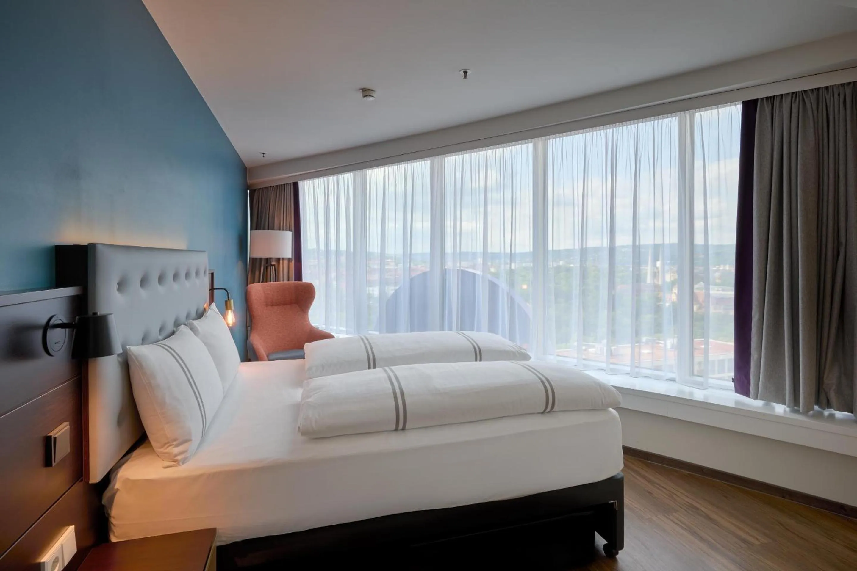 Bedroom, Bed in Premier Inn Würzburg