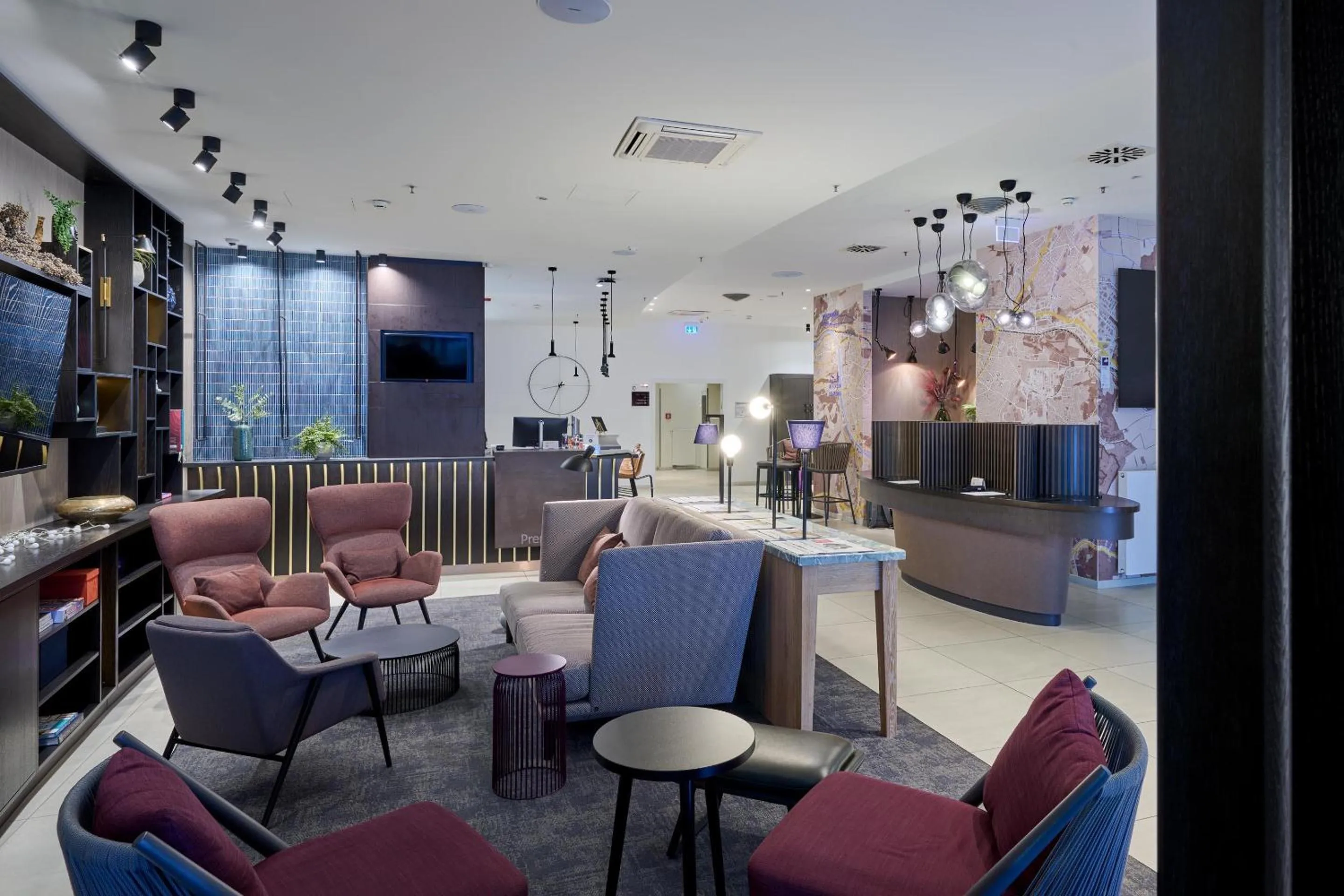 Lobby or reception in Premier Inn Würzburg