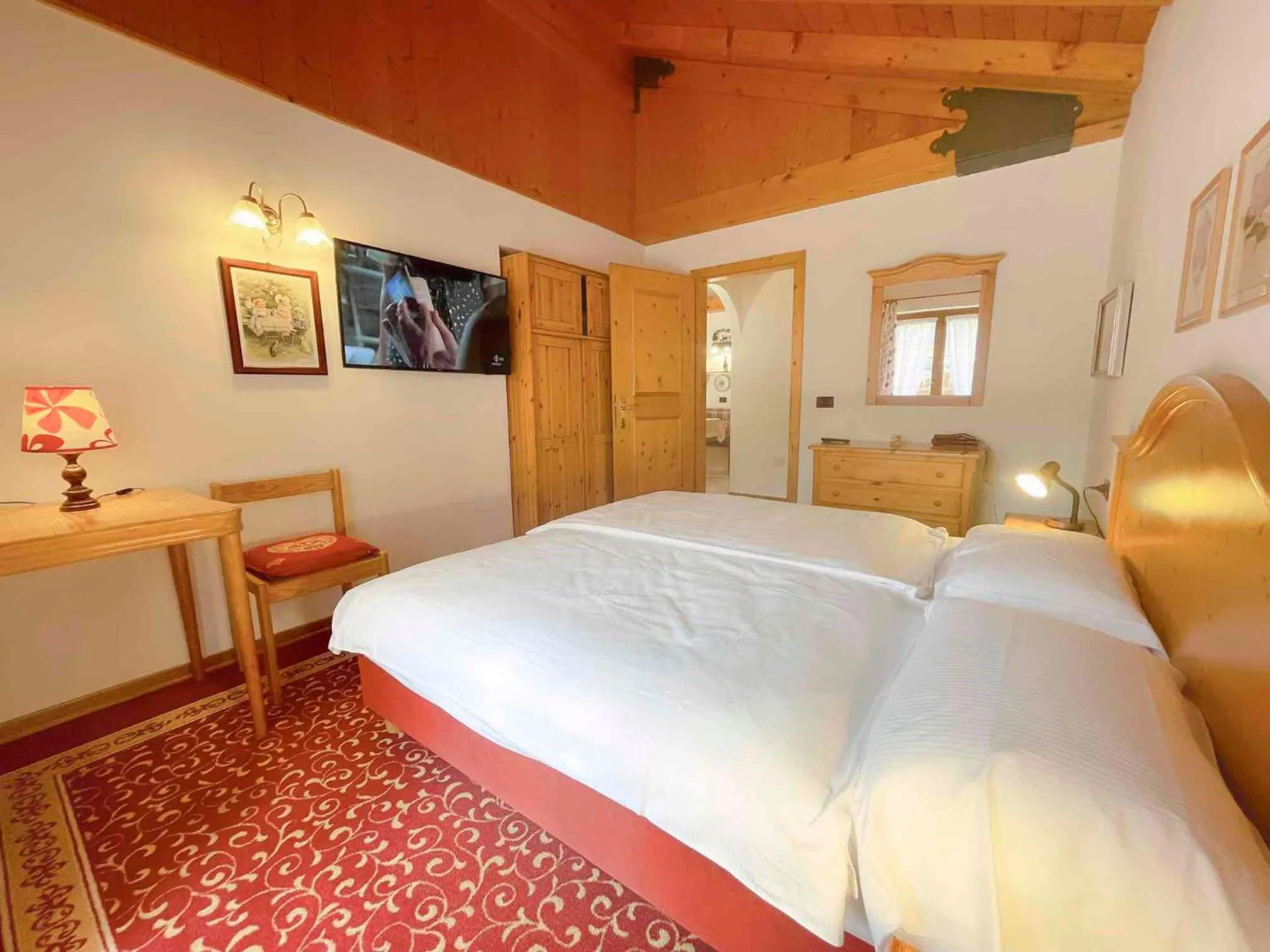 Bed in Alledolomiti Boutique Lake Hotel - Adults friendly