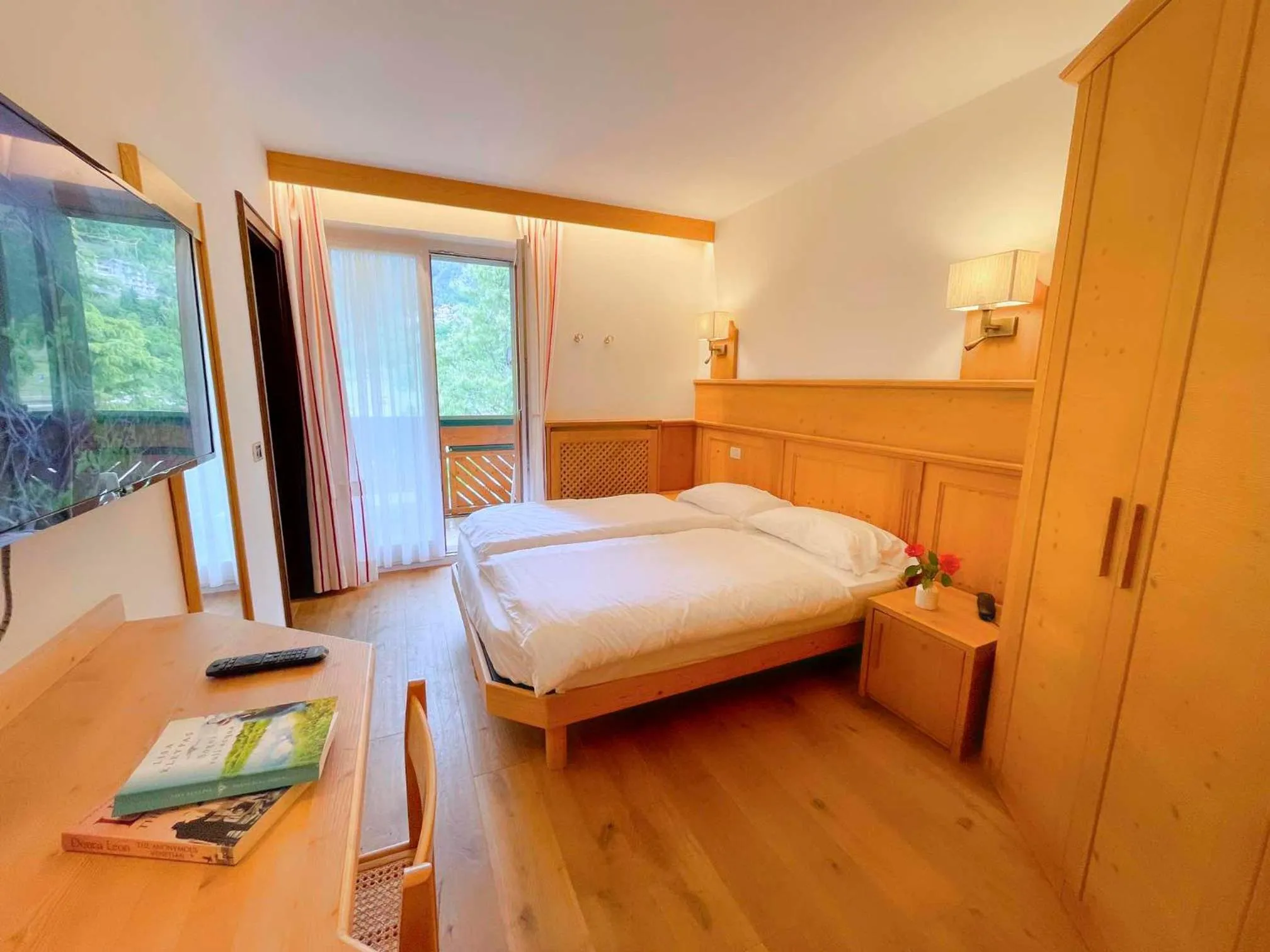 Bed in Alledolomiti Boutique Lake Hotel - Adults friendly