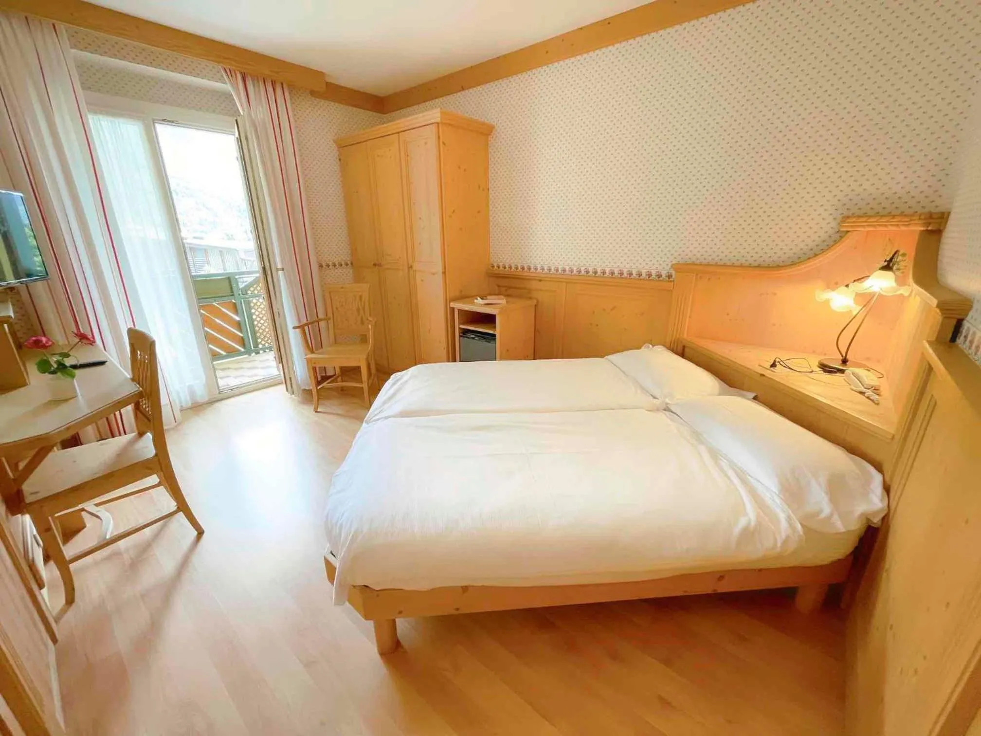 Bed in Alledolomiti Boutique Lake Hotel - Adults friendly