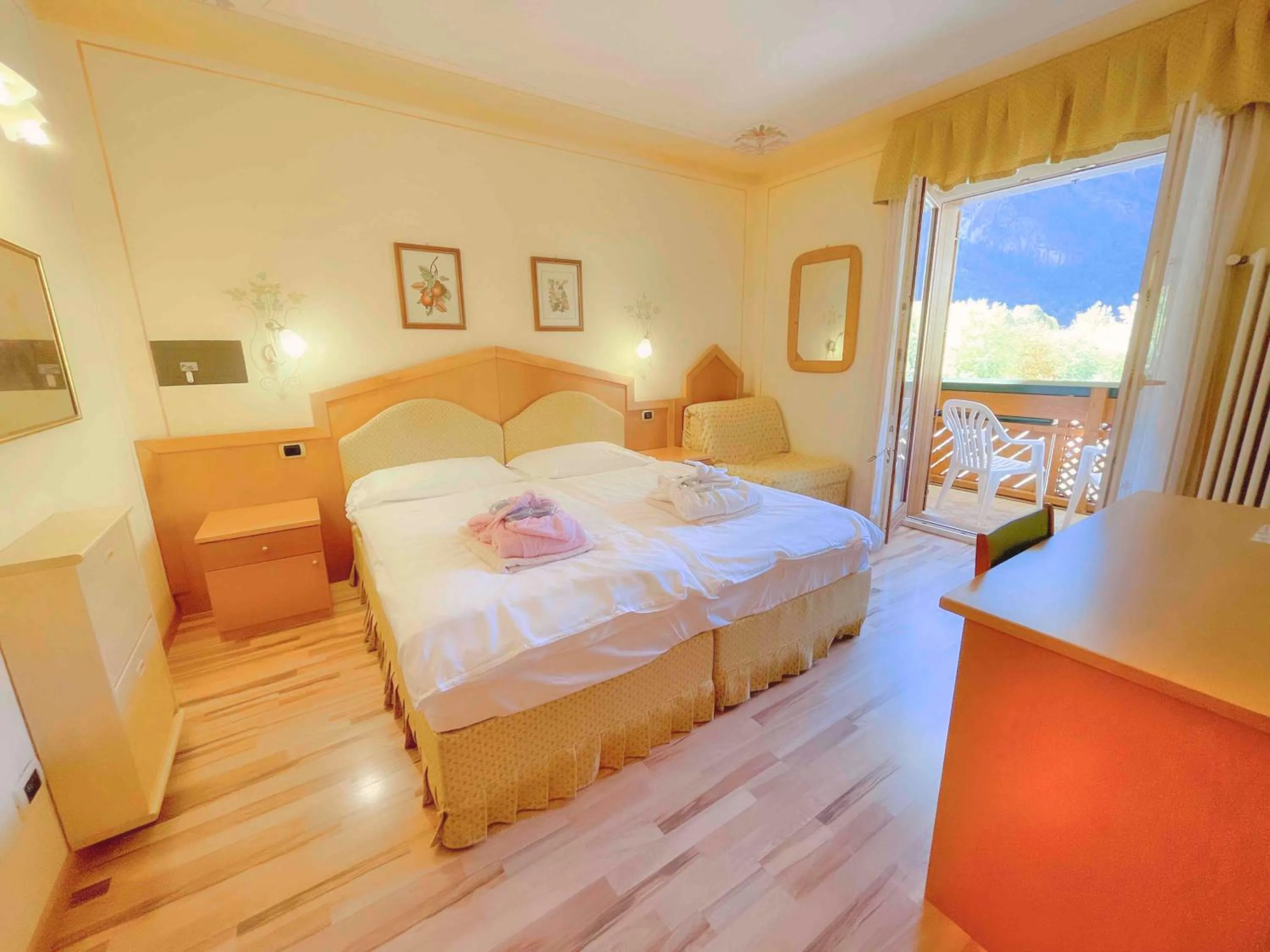 Bed in Alledolomiti Boutique Lake Hotel - Adults friendly