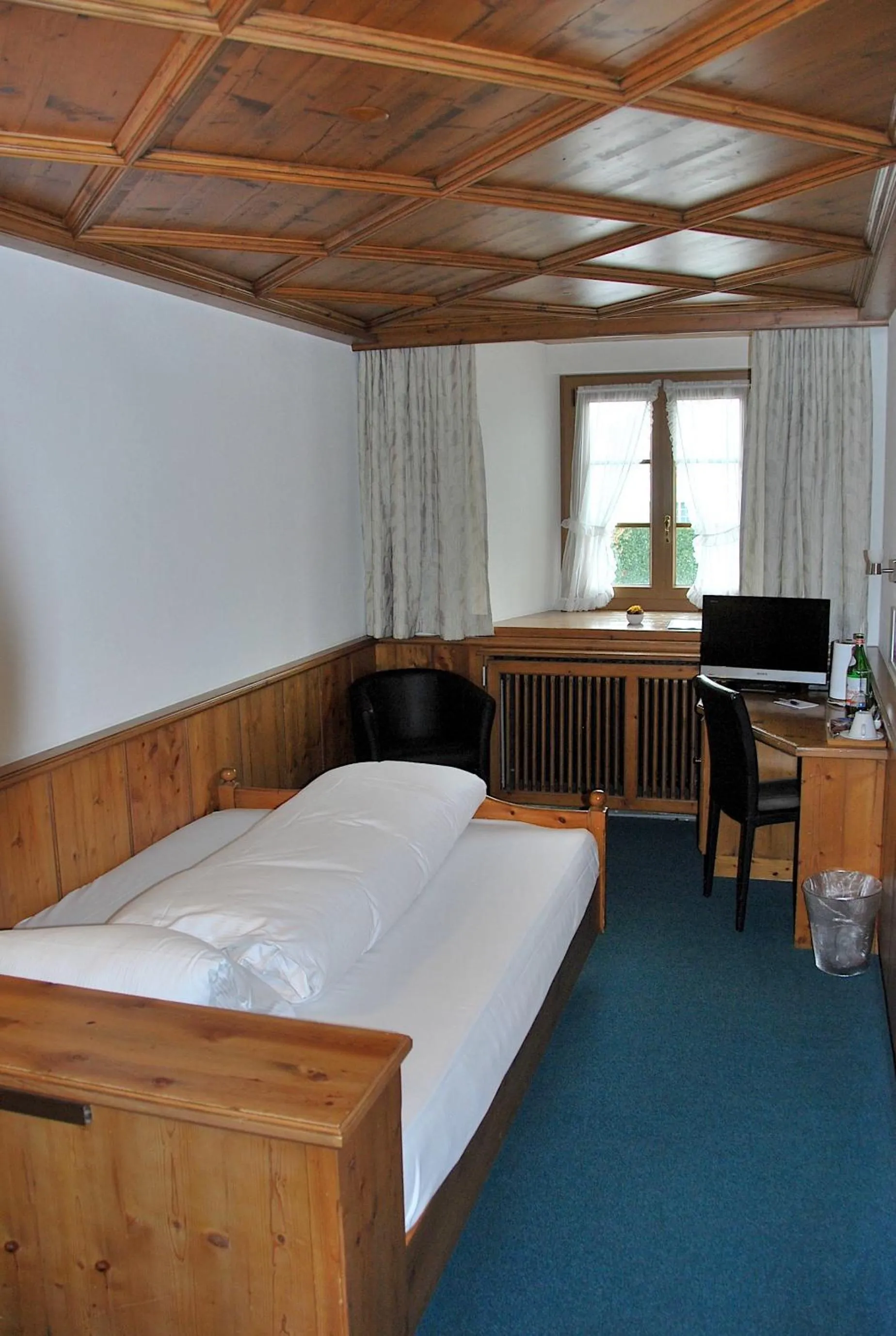 Photo of the whole room in Hotel zum Kreuz