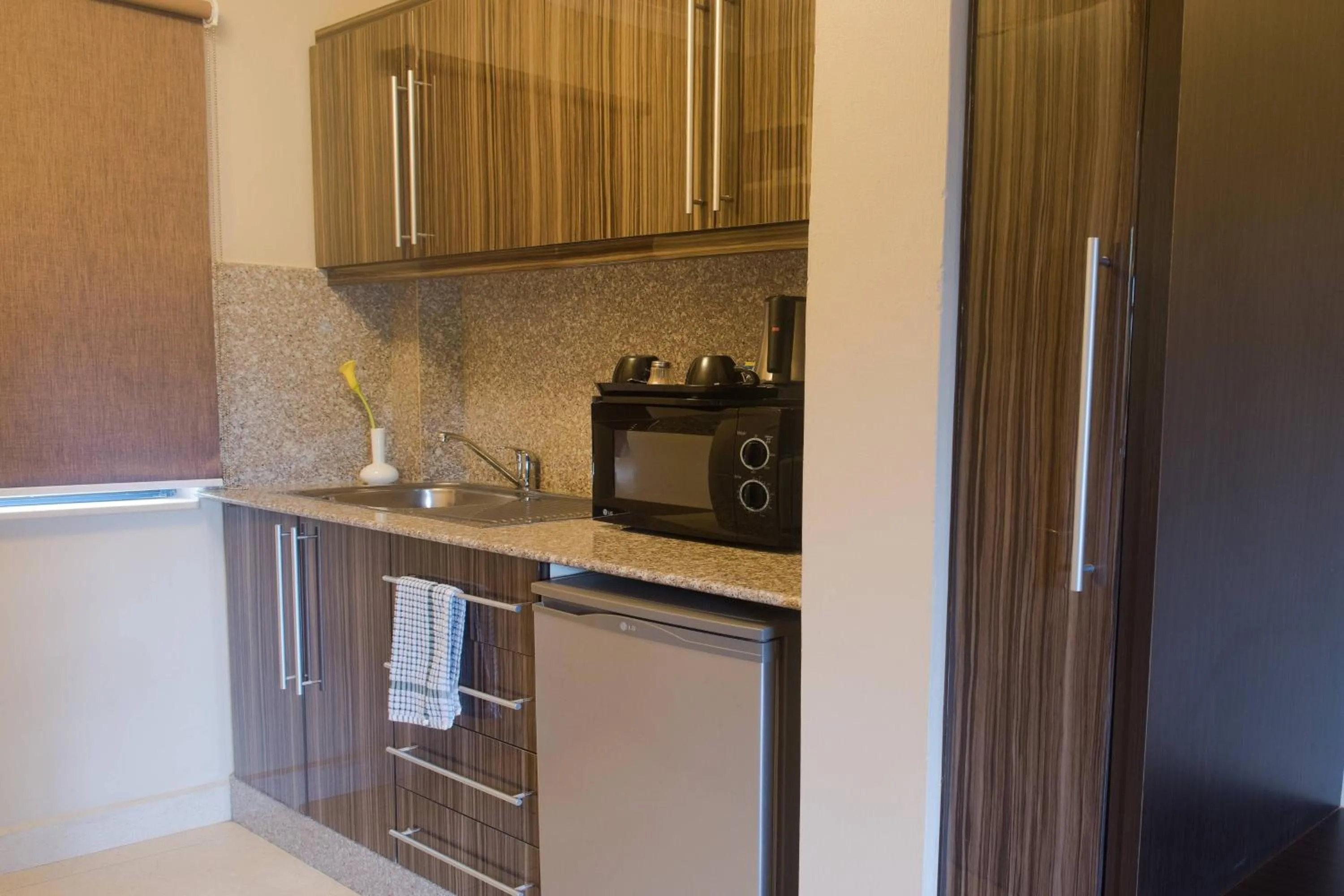 Kitchen or kitchenette in Protea Hotel by Marriott Dar es Salaam Oyster Bay