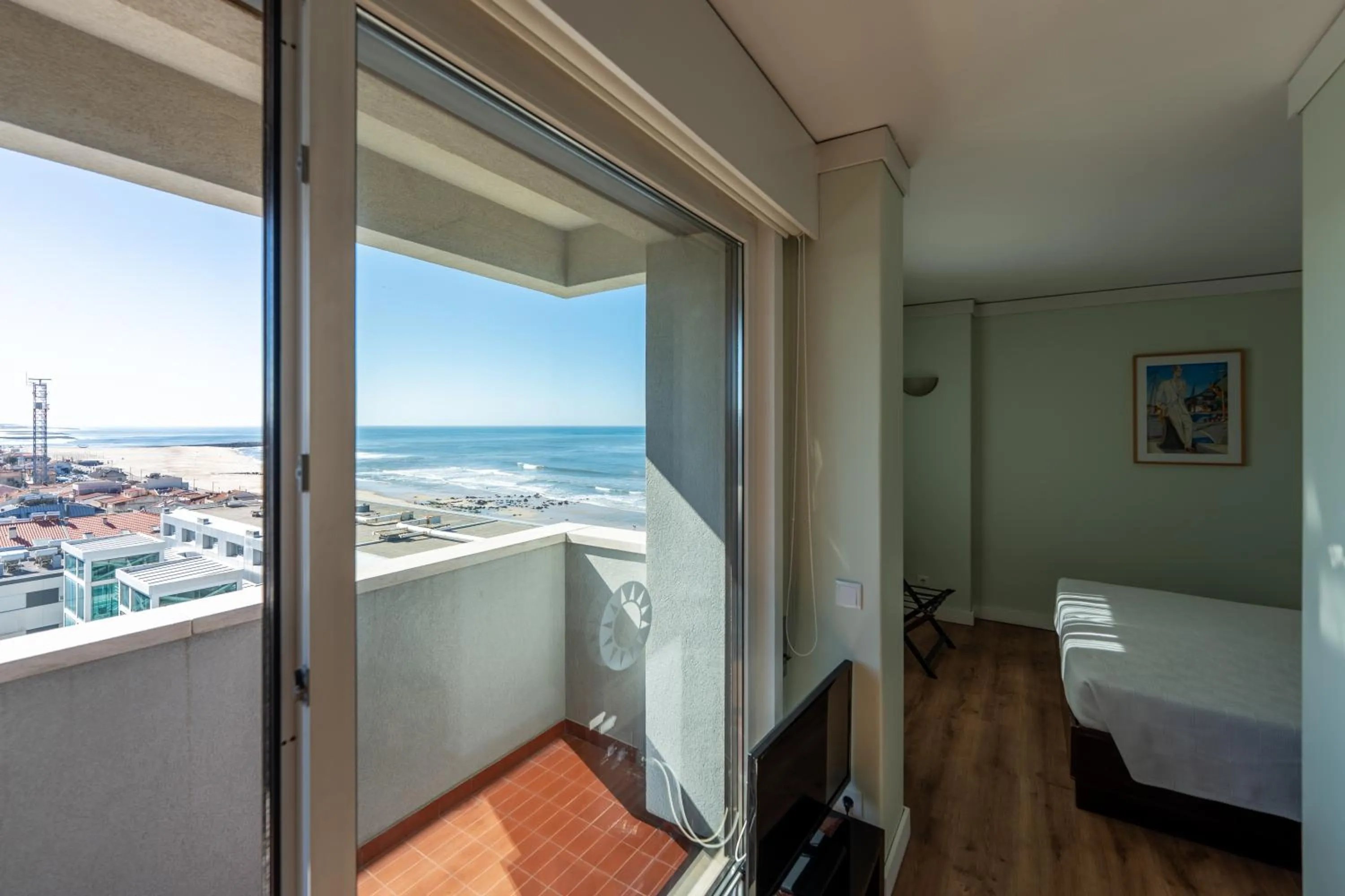 View (from property/room), Bed in Hotel Apartamento Solverde