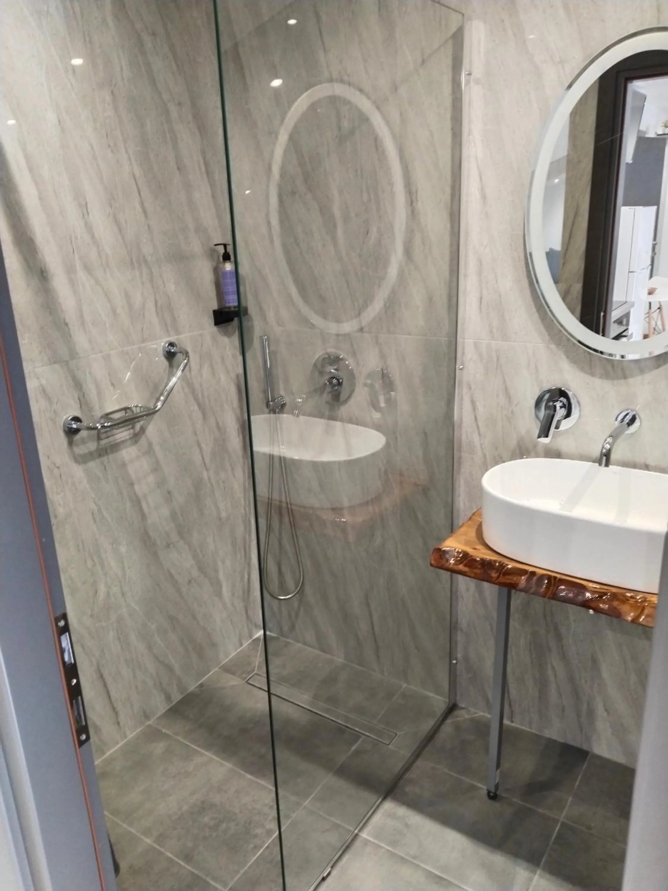 Shower in Hotel Almira