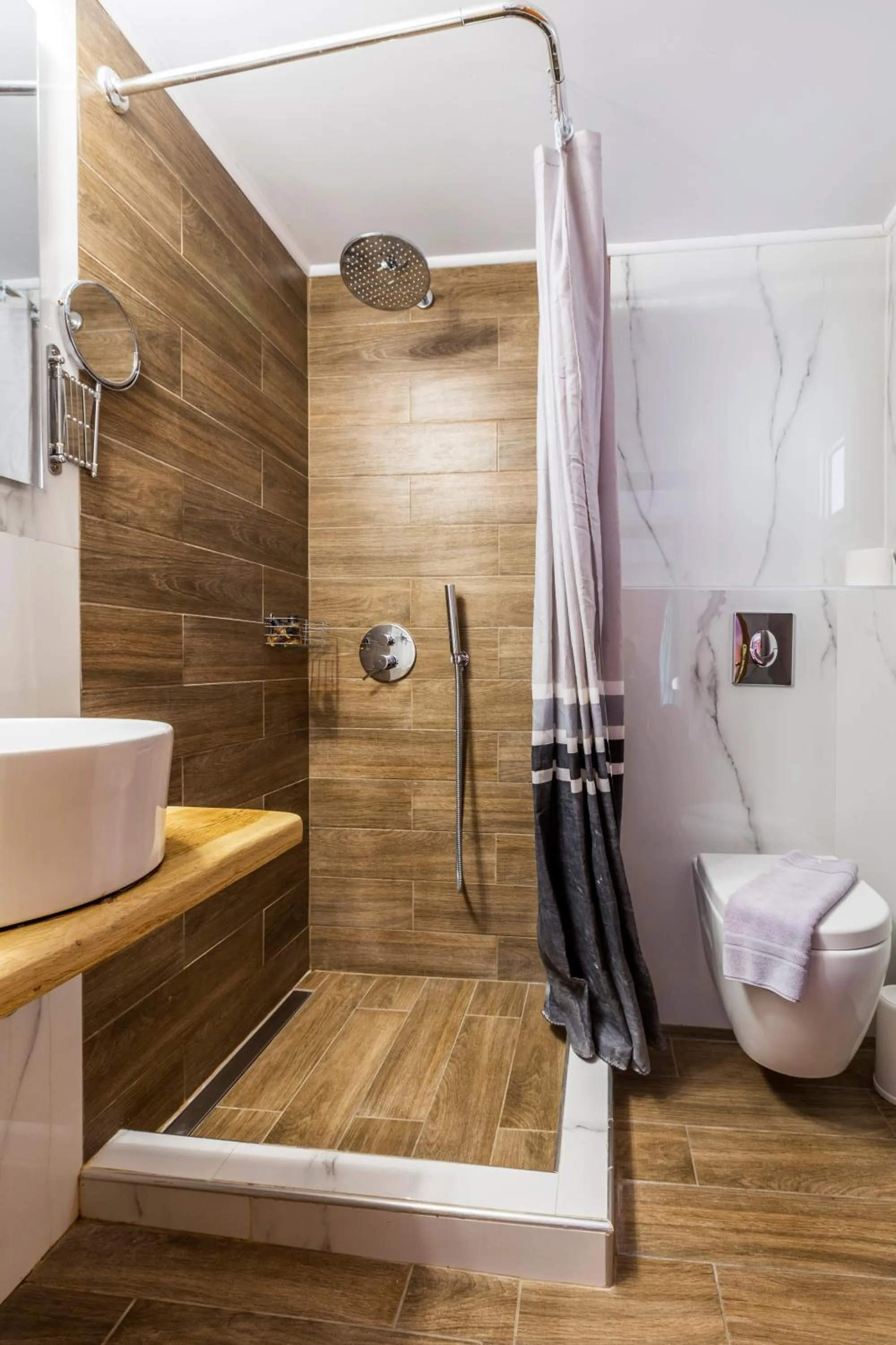 Bathroom in Hotel Almira