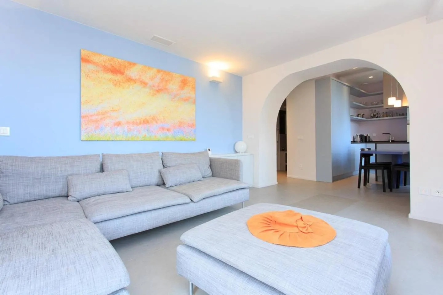 Pure & chic 2beds/2baths in centre!
