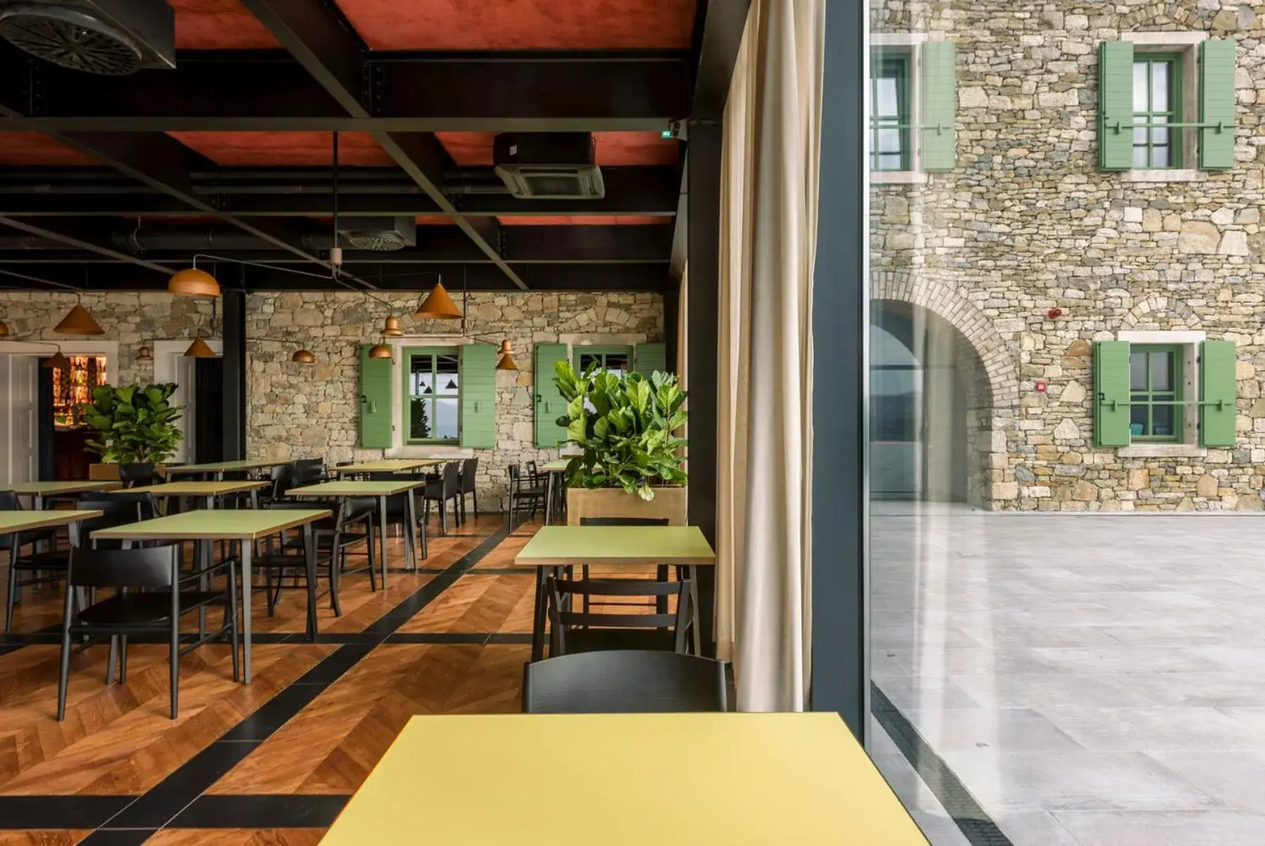 Restaurant/places to eat in Winery & Design hotel ROXANICH Restaurant/places to eat in Winery & Design hotel ROXANICH