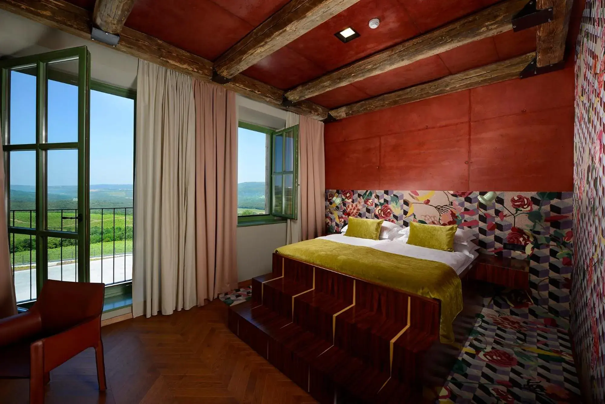Bed in Winery & Design hotel ROXANICH Bed in Winery & Design hotel ROXANICH