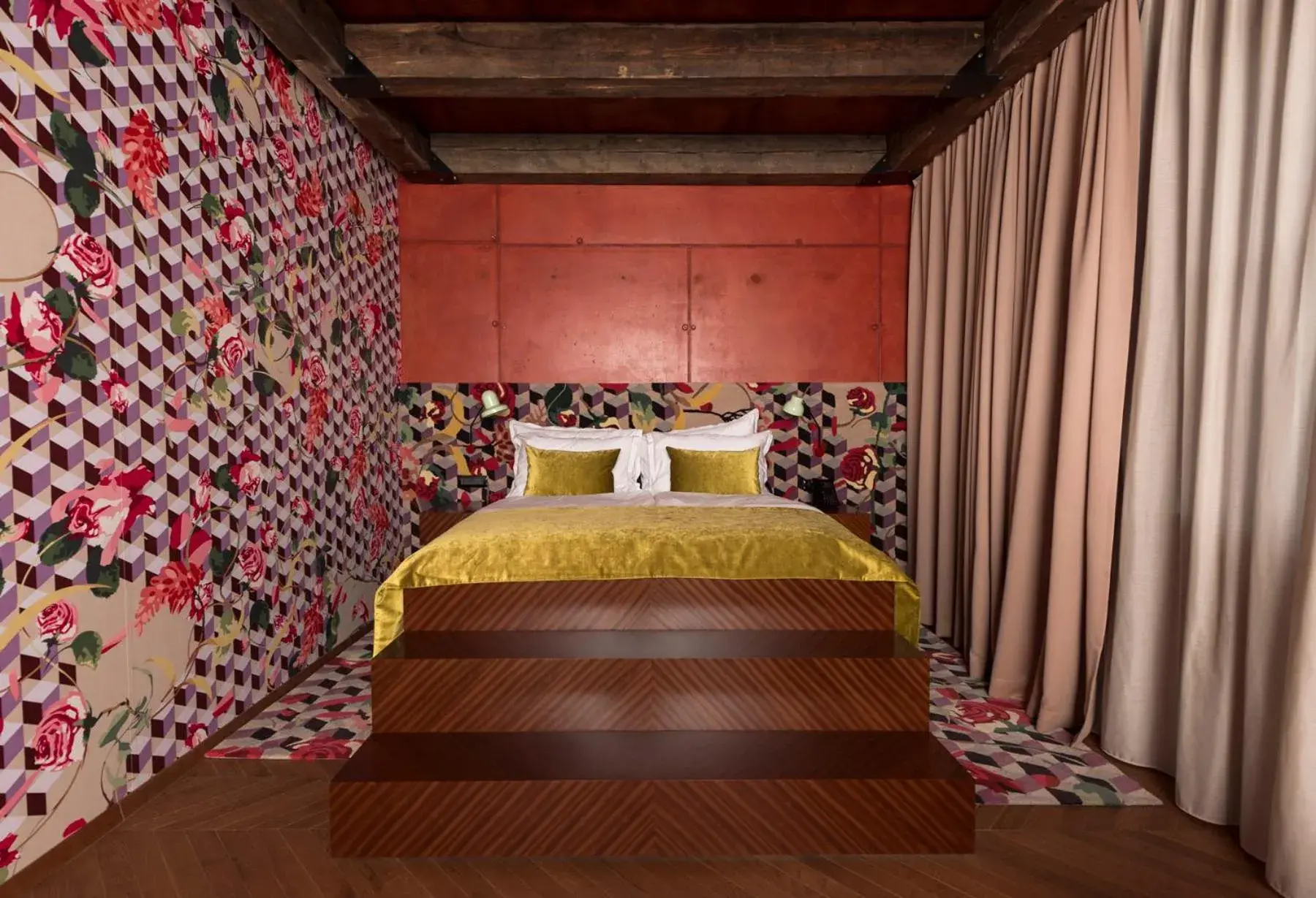 Bed in Winery & Design hotel ROXANICH Bed in Winery & Design hotel ROXANICH
