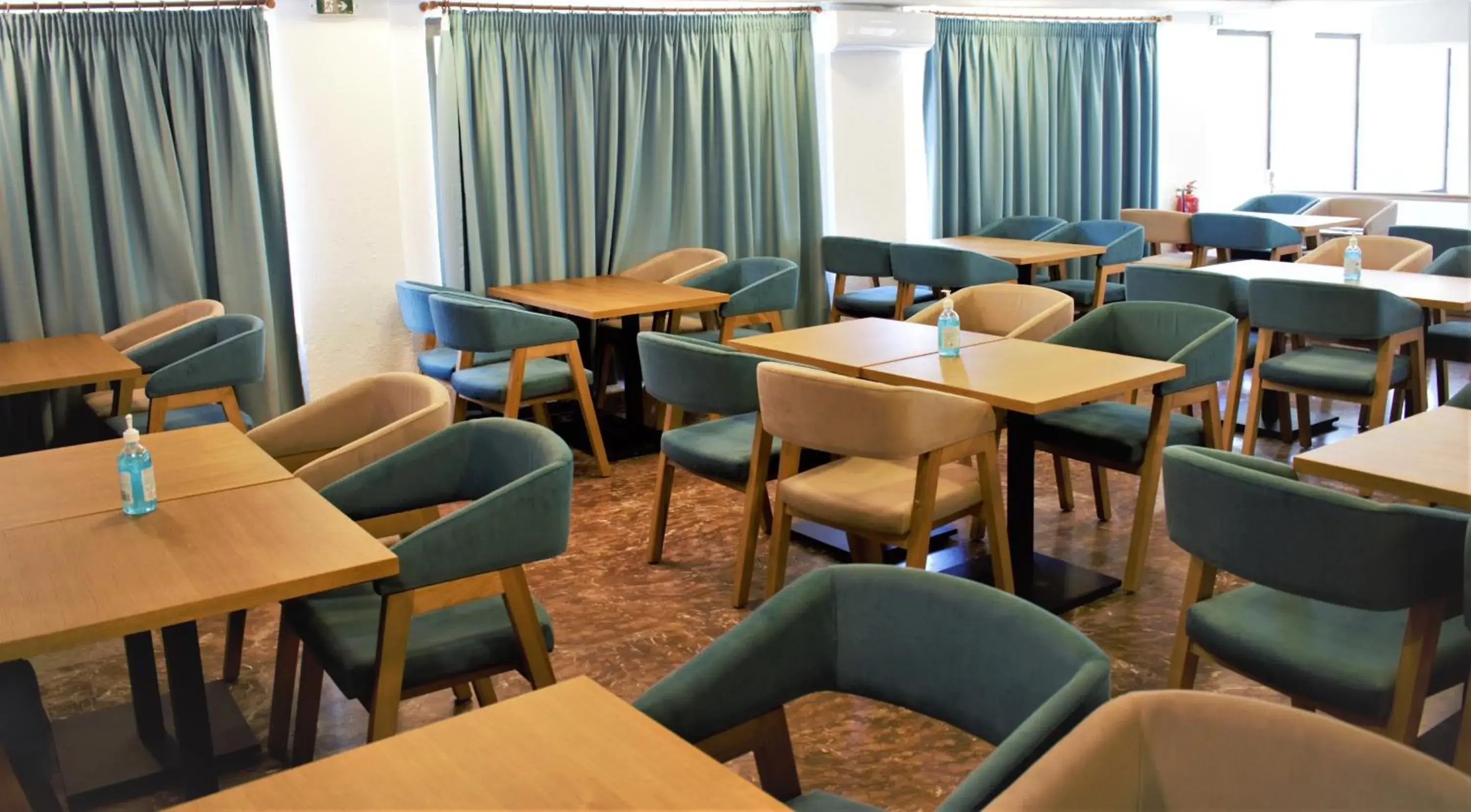 Restaurant/places to eat in Apollon Hotel Restaurant/places to eat in Apollon Hotel