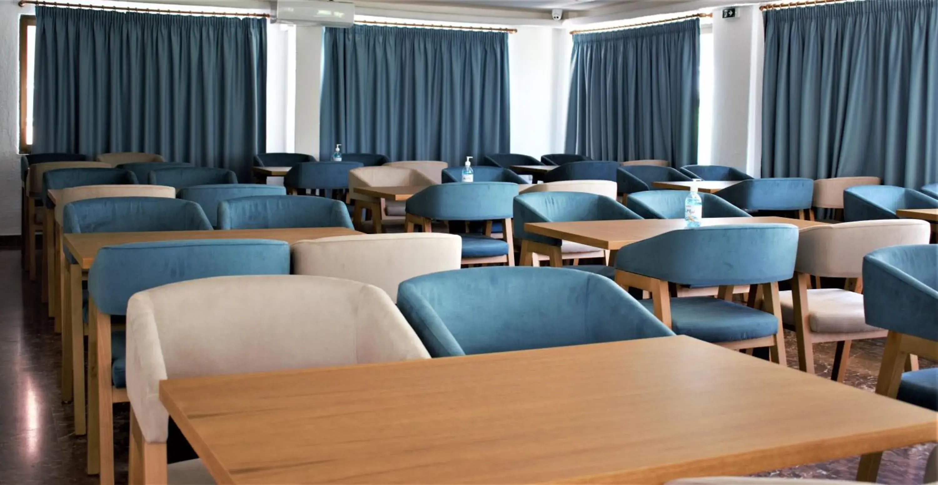 Restaurant/places to eat in Apollon Hotel Restaurant/places to eat in Apollon Hotel