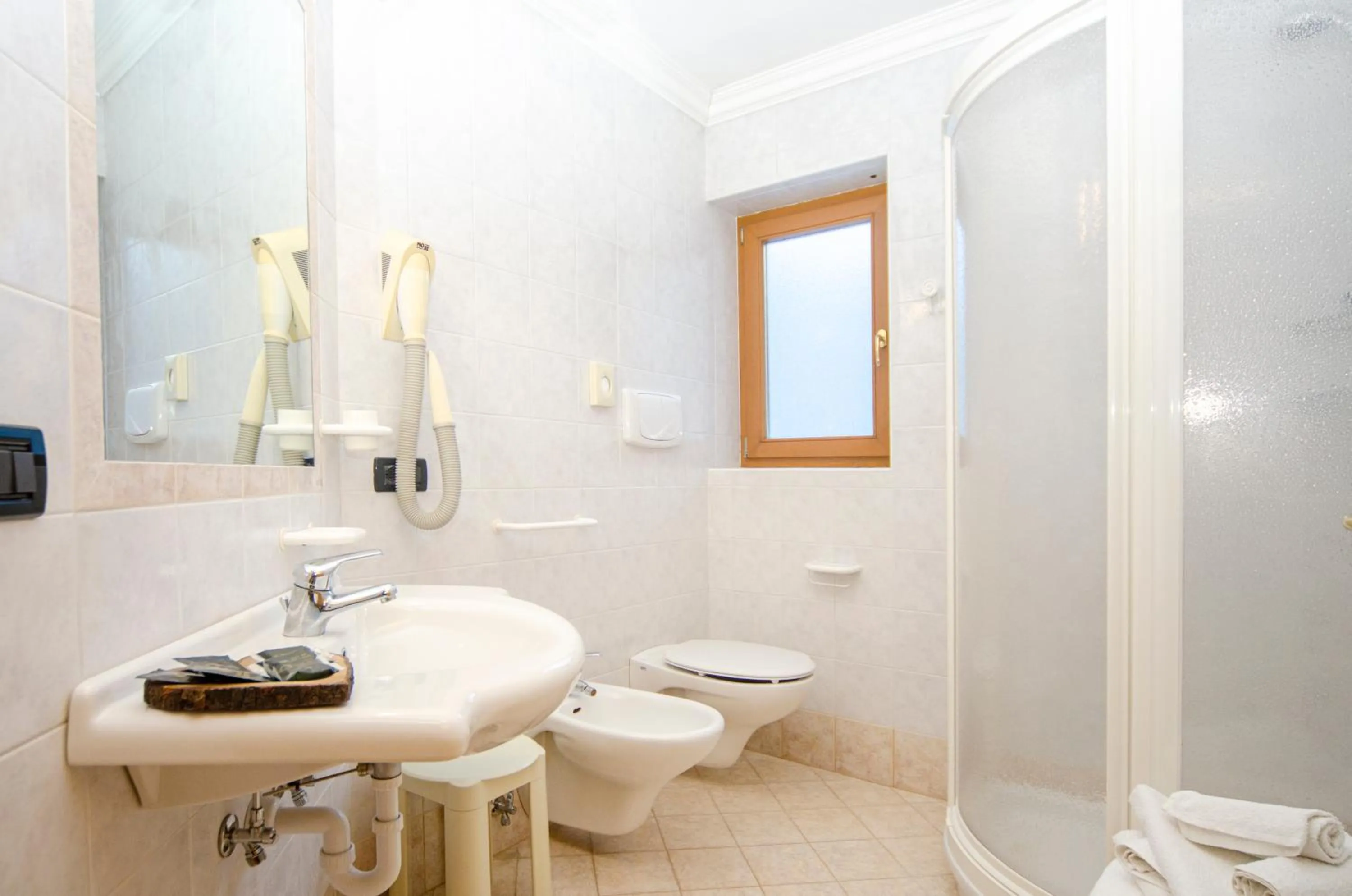 Bathroom in Flos Hotel