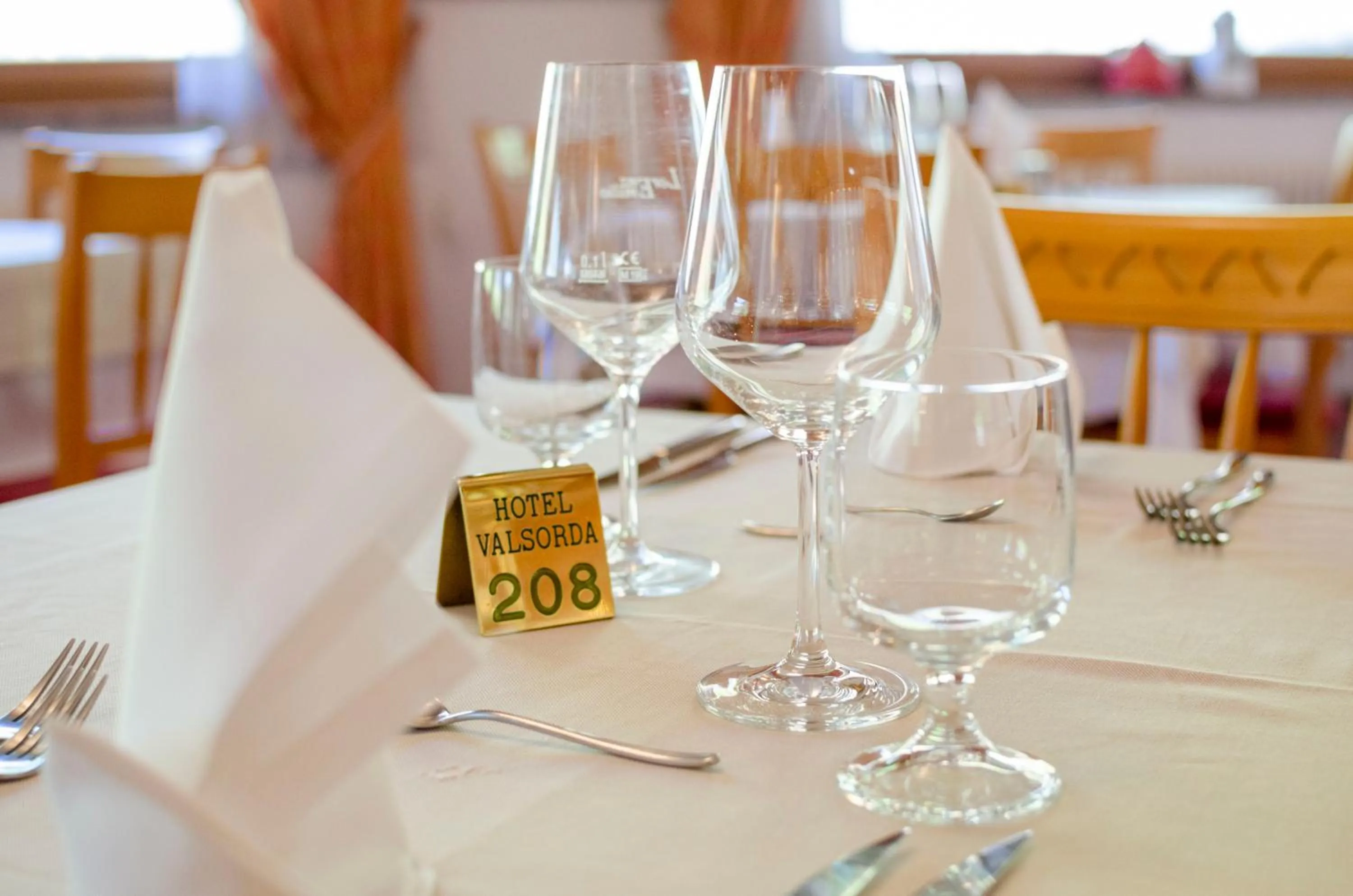 Restaurant/places to eat in Flos Hotel