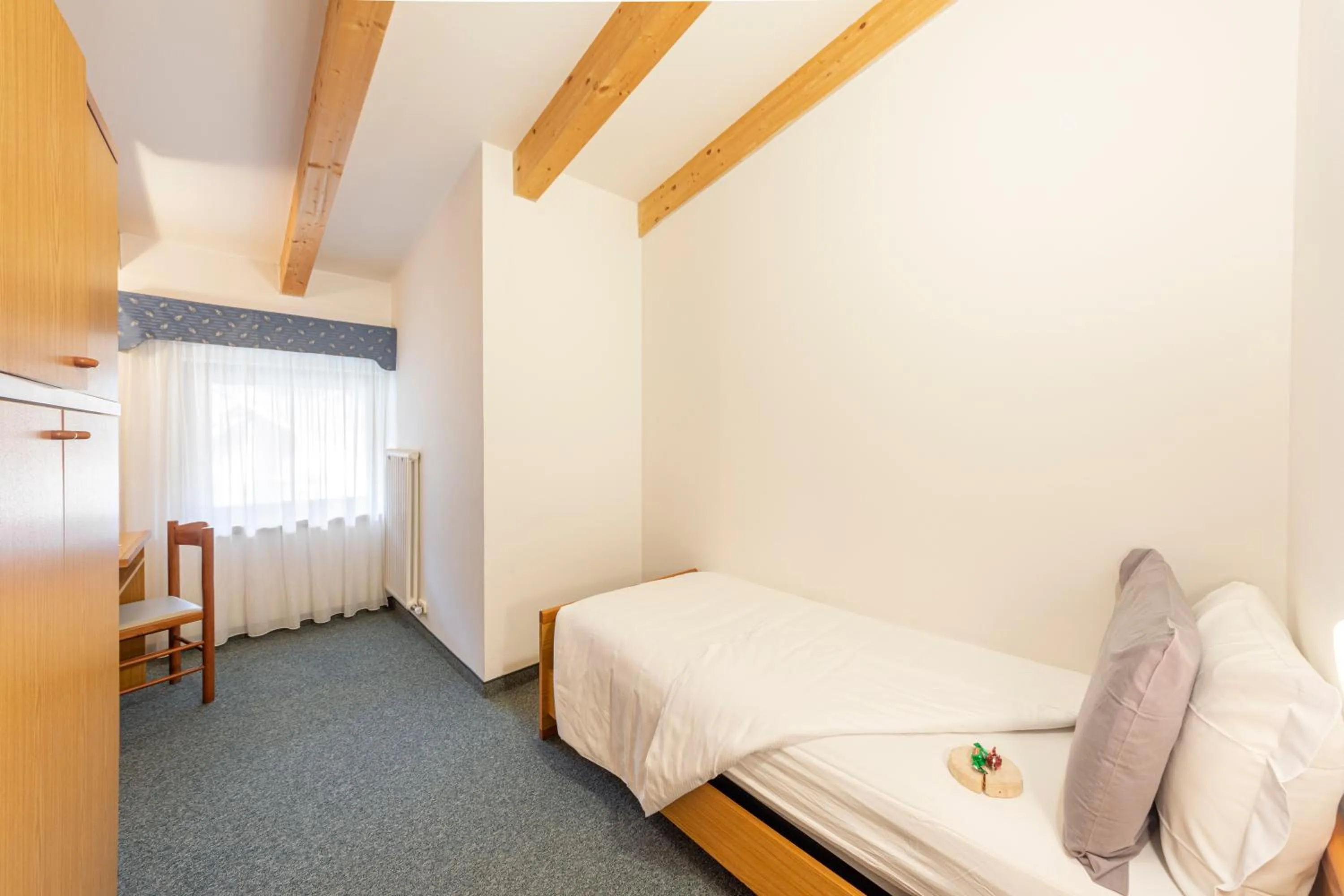 Bedroom, Bed in Flos Hotel