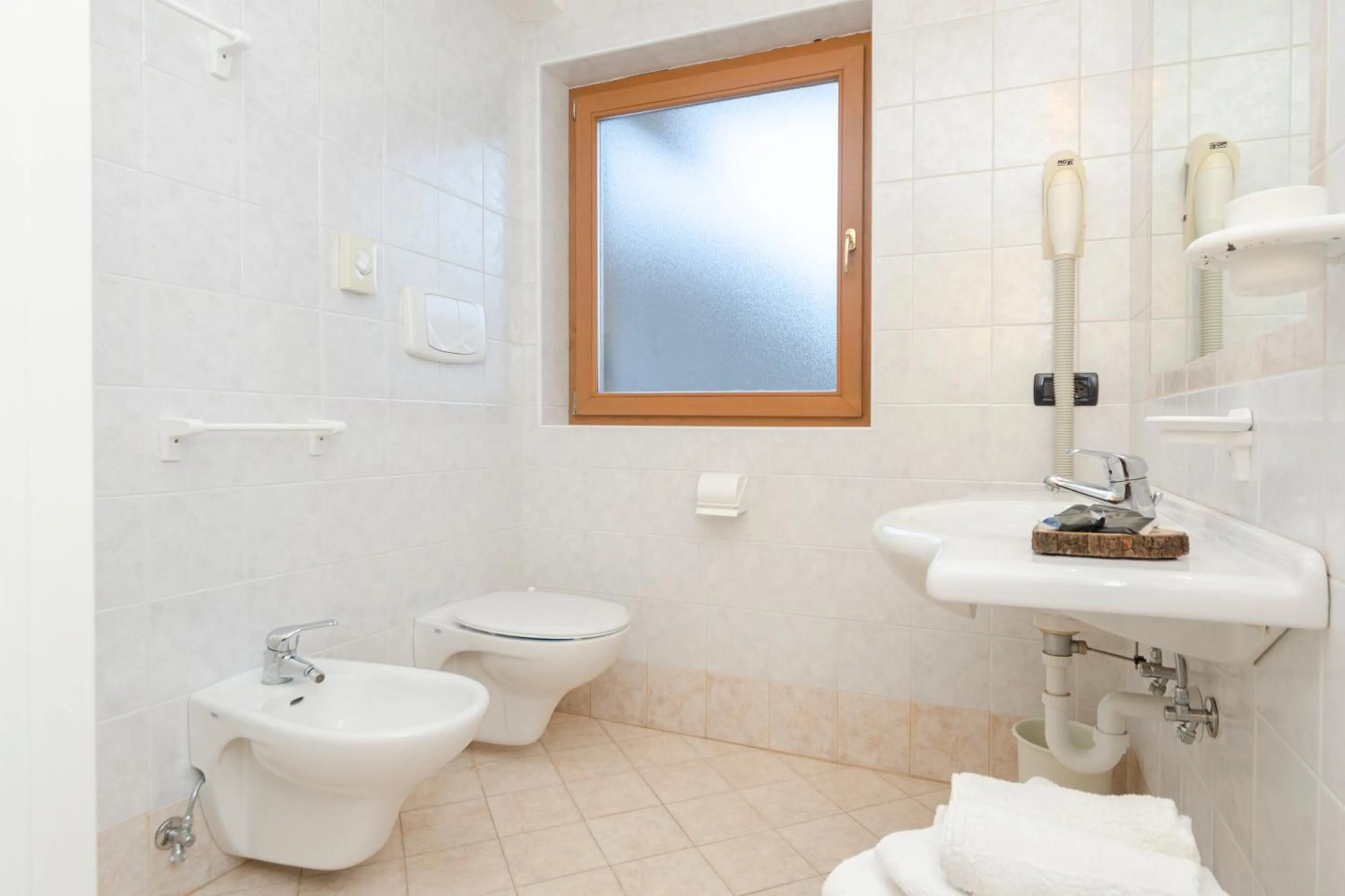 Bathroom in Flos Hotel