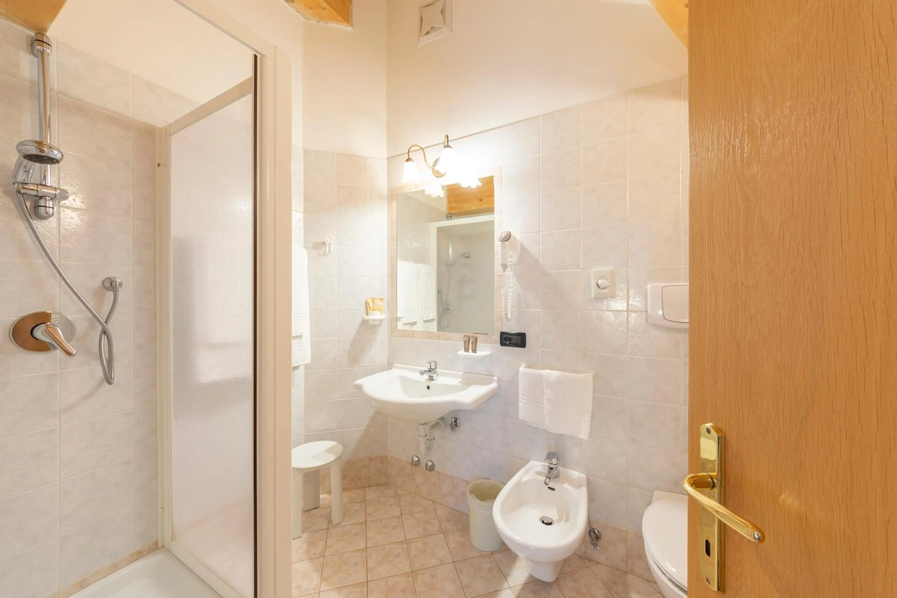 Bathroom in Flos Hotel