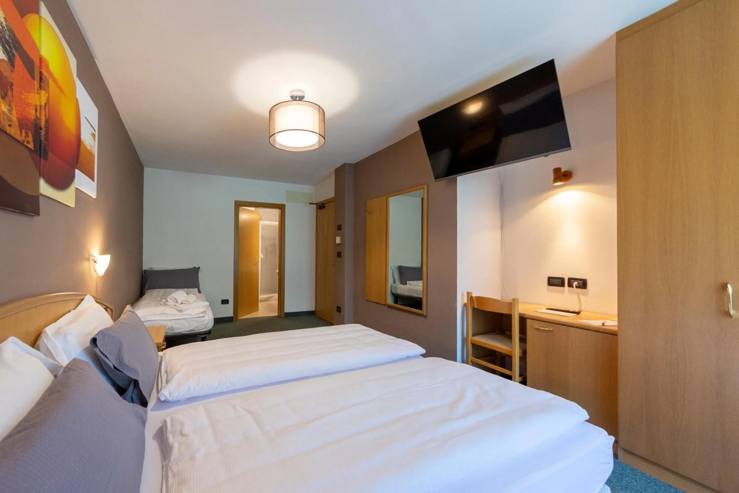 Bedroom, Bed in Flos Hotel