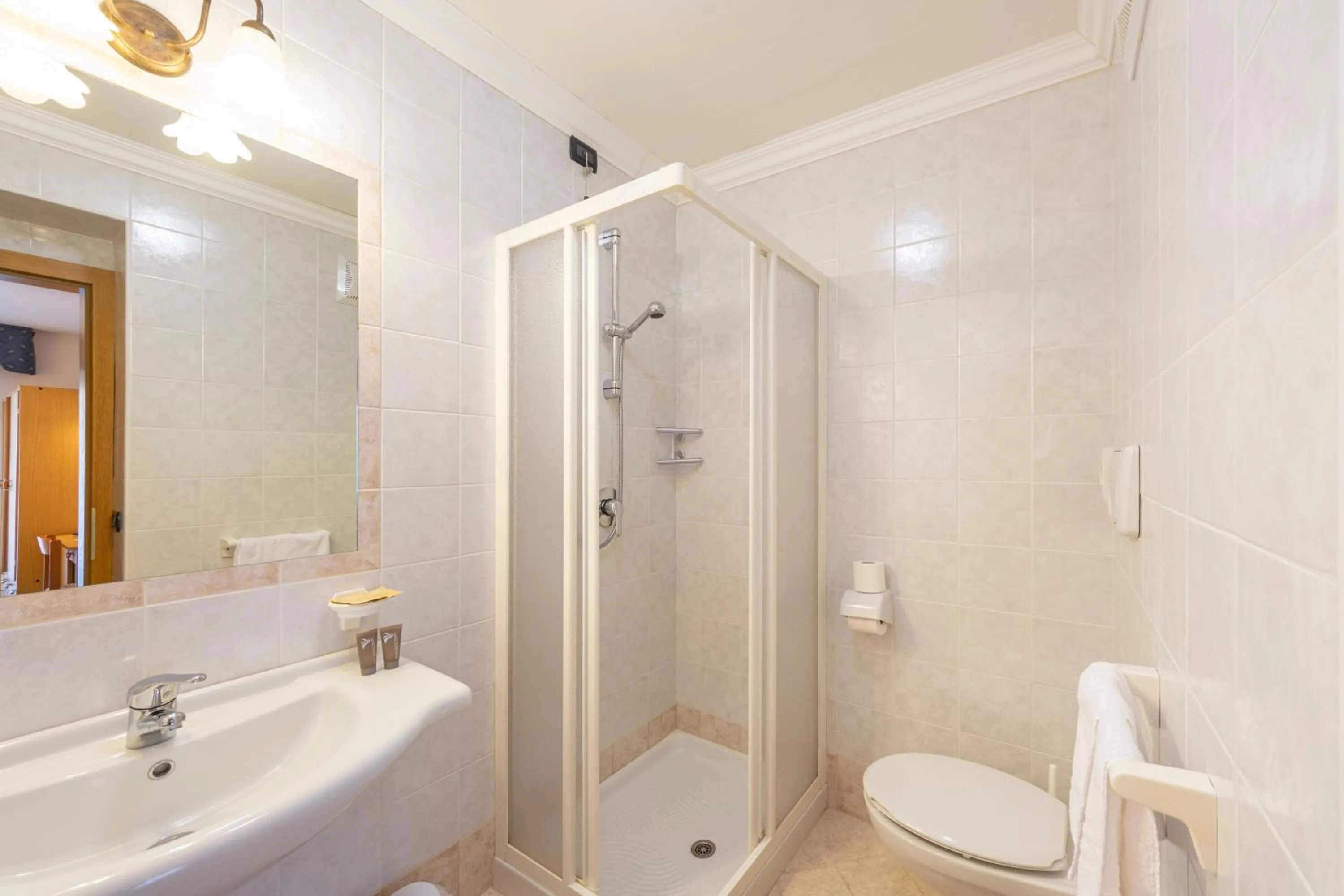 Shower in Flos Hotel