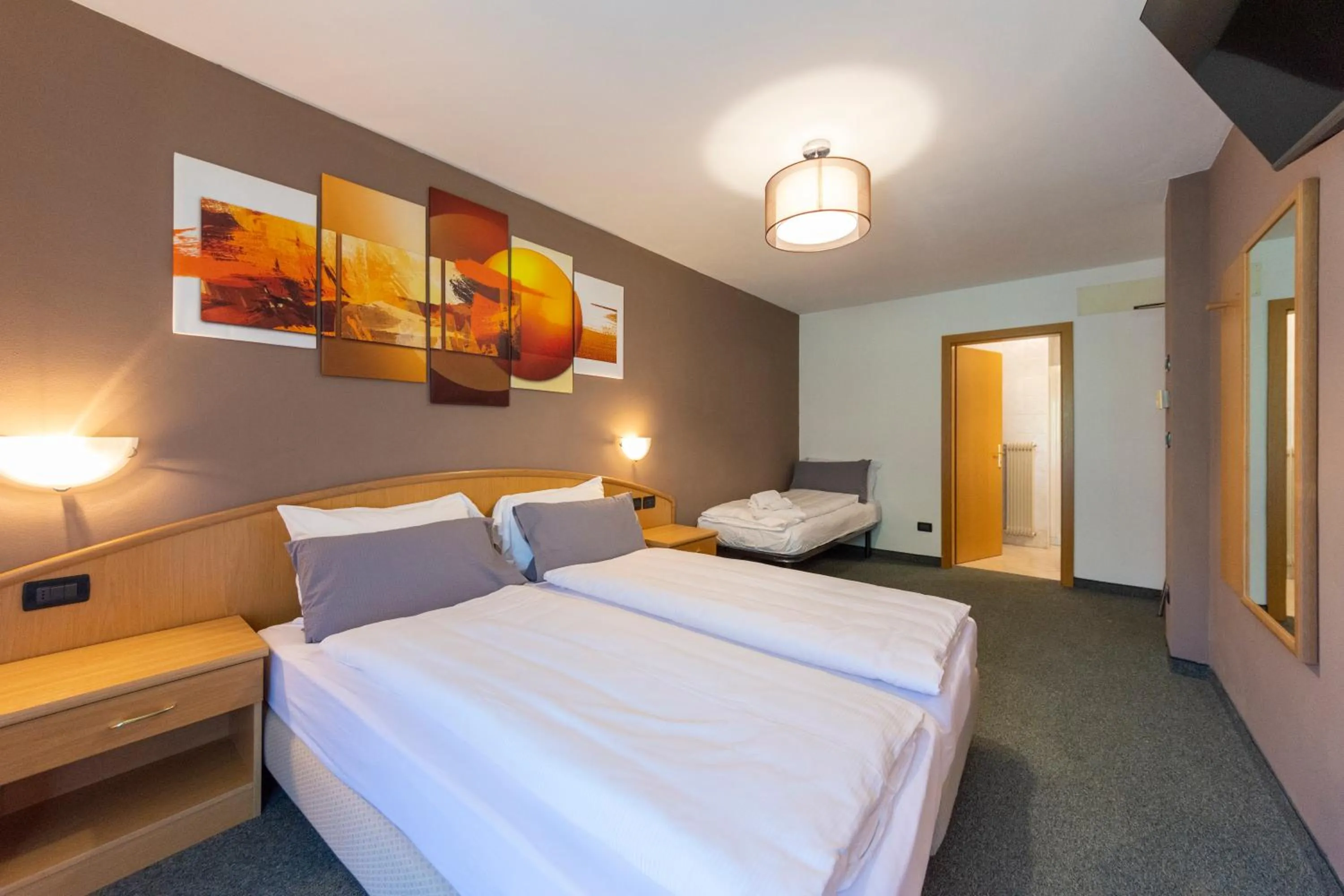 Bedroom, Bed in Flos Hotel